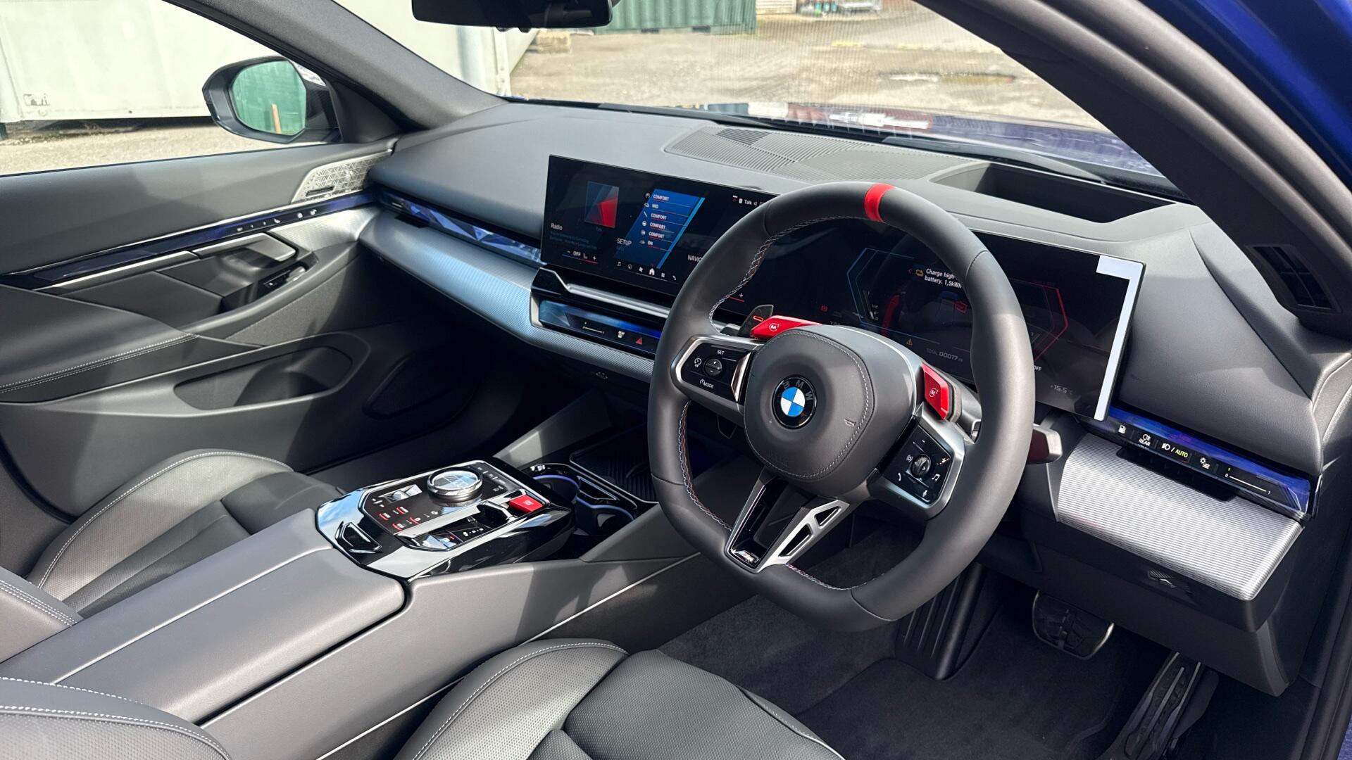 BMW M5 view 6