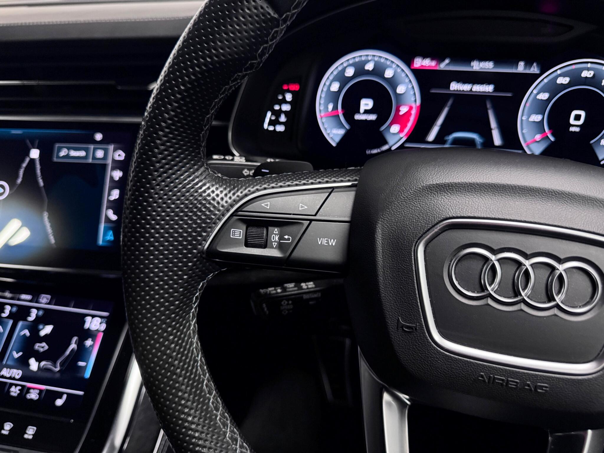 Audi SQ8 view 13