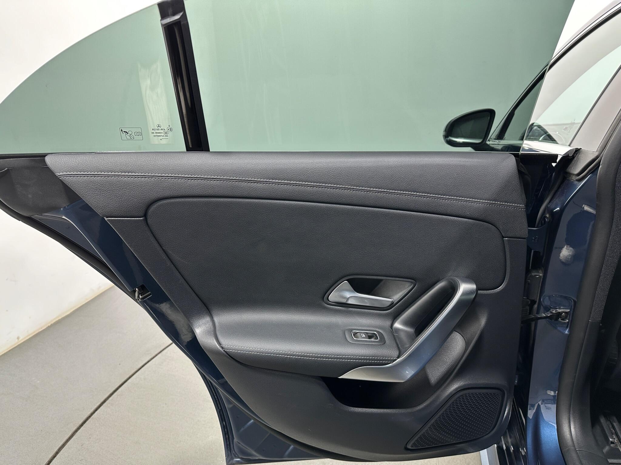 Mercedes-Benz Mercedes-Benz CLA view 42