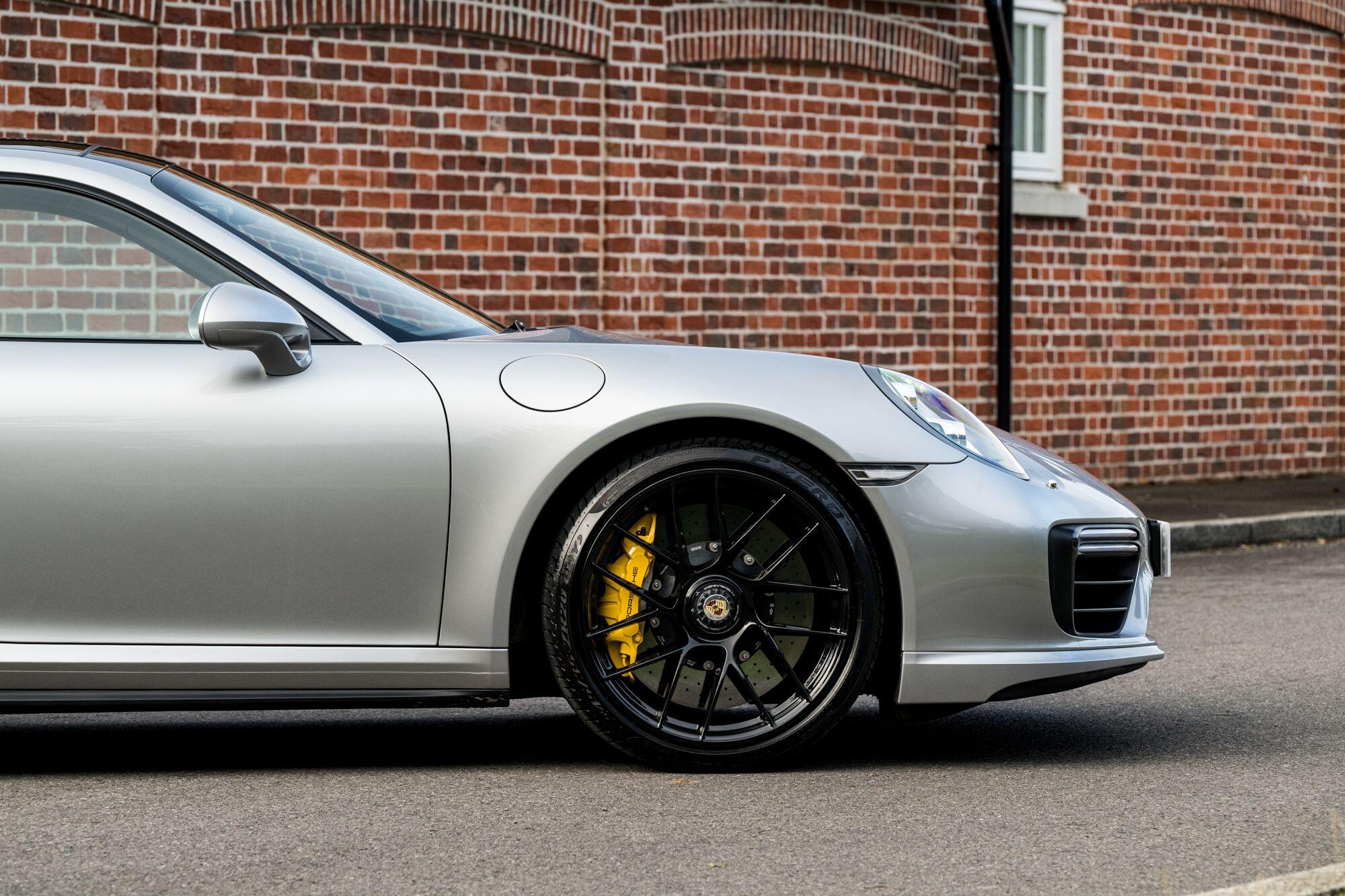 Porsche 911 view 20