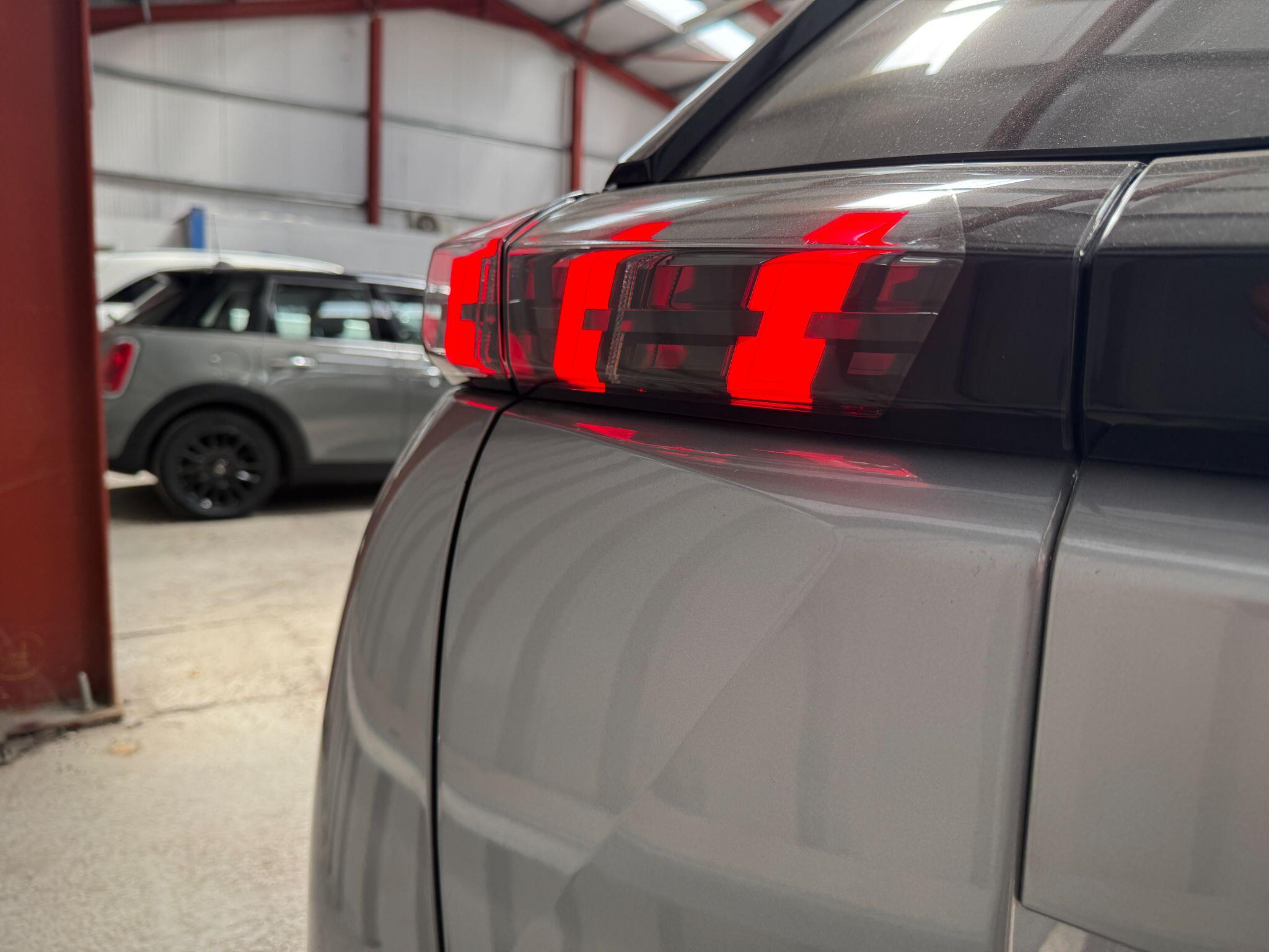 Peugeot 2008 view 12