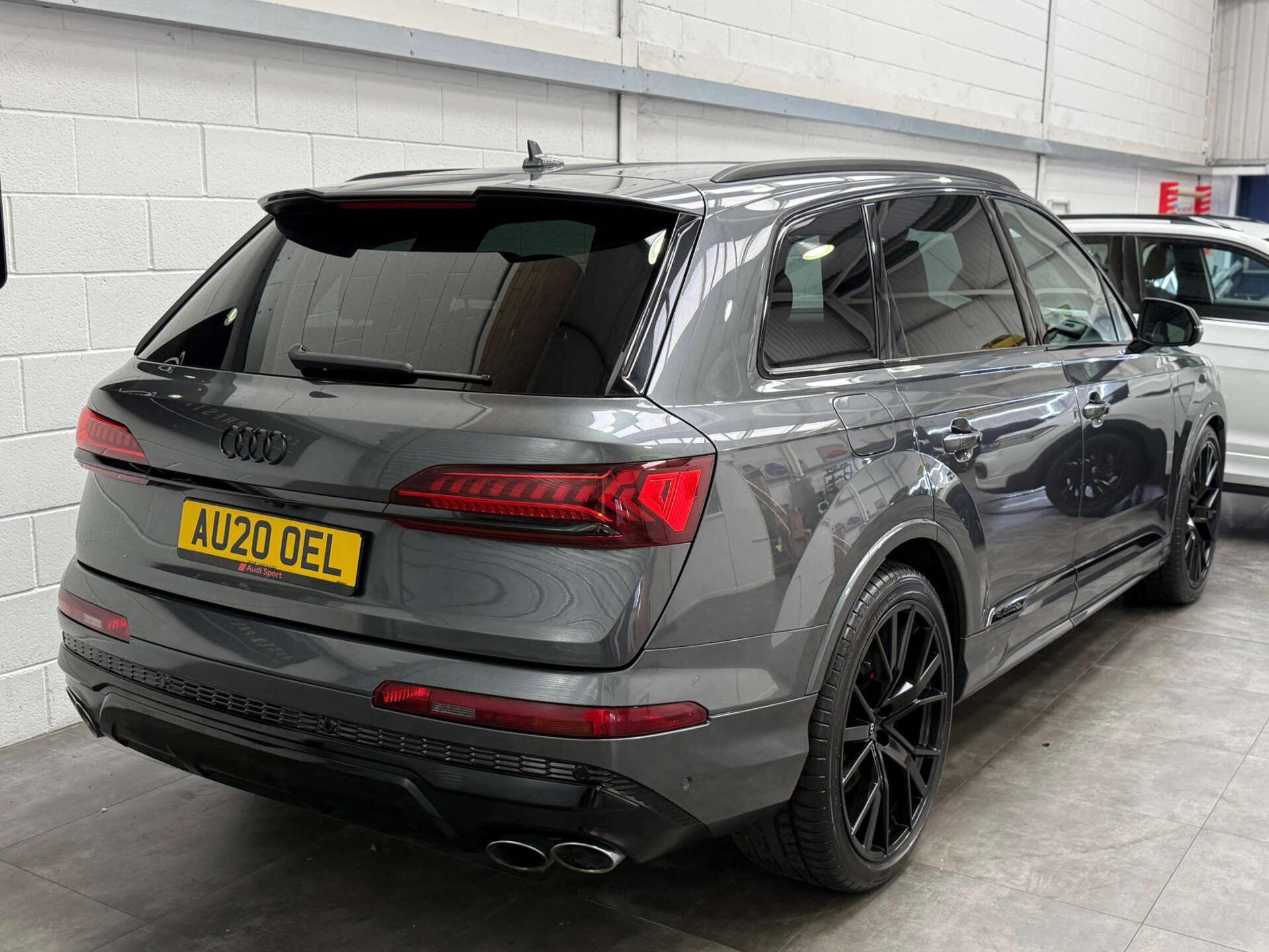 Audi SQ7 view 8