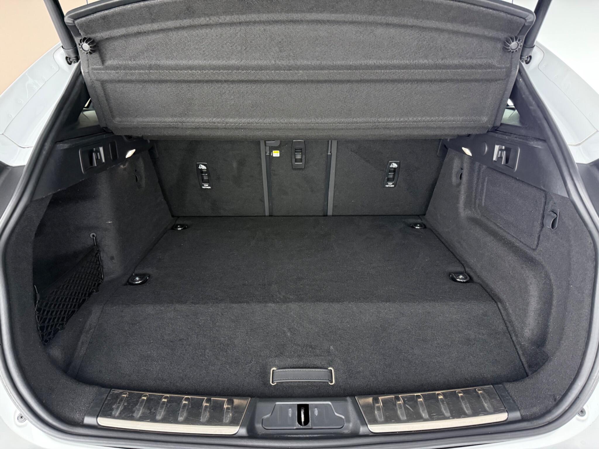 Jaguar F-Pace view 10