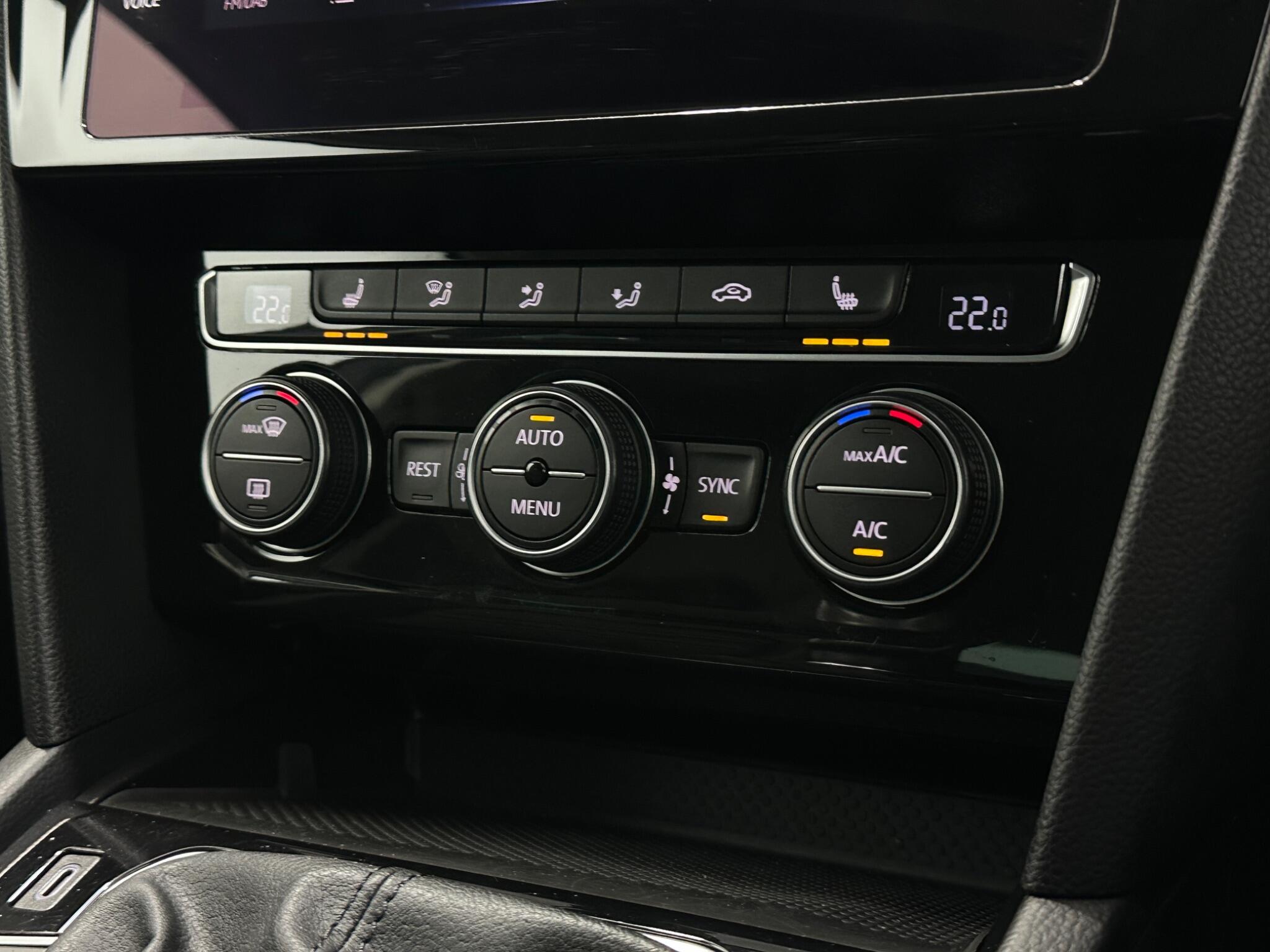 Volkswagen Passat view 21