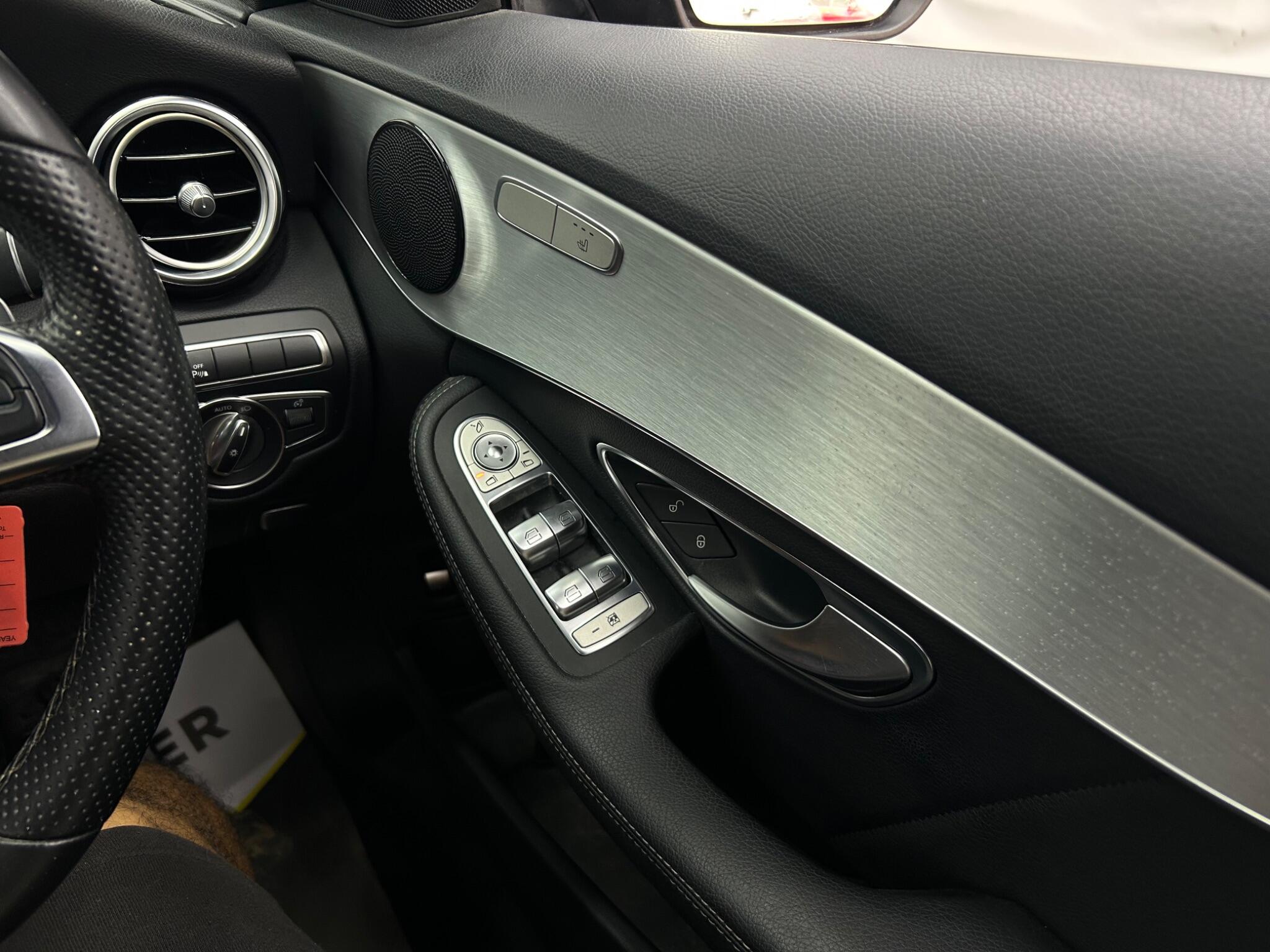 Mercedes-Benz C-Class view 22