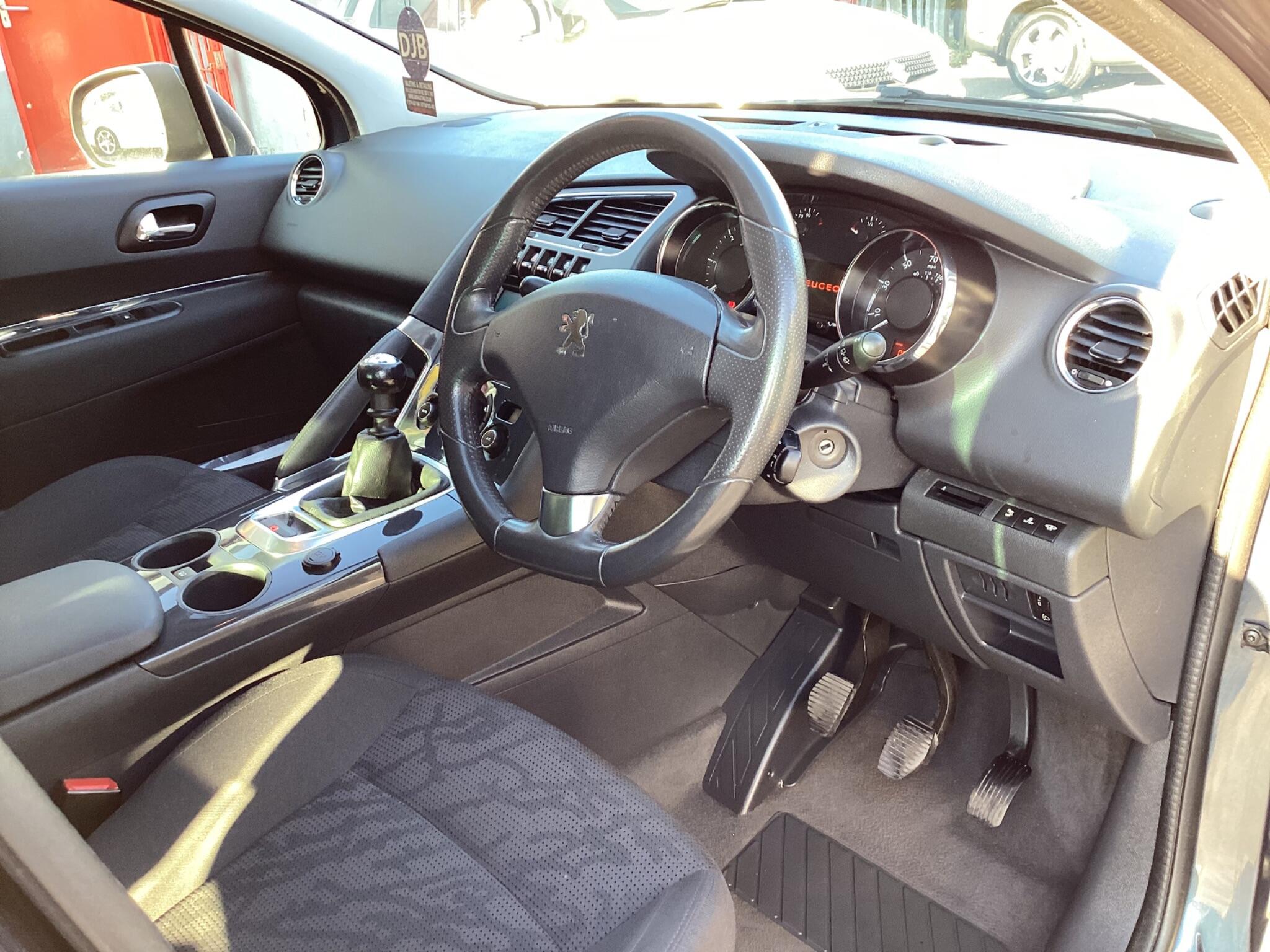 Peugeot 3008 view 3