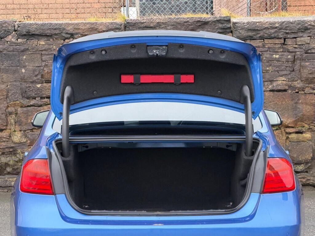 BMW 3 Series view 21