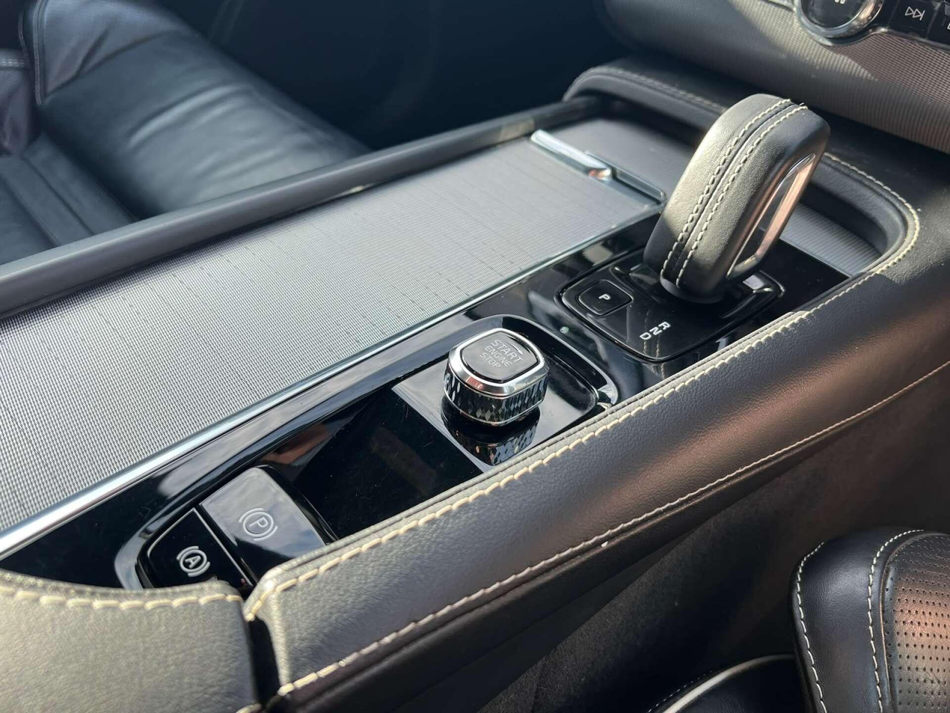 Volvo XC90 view 26