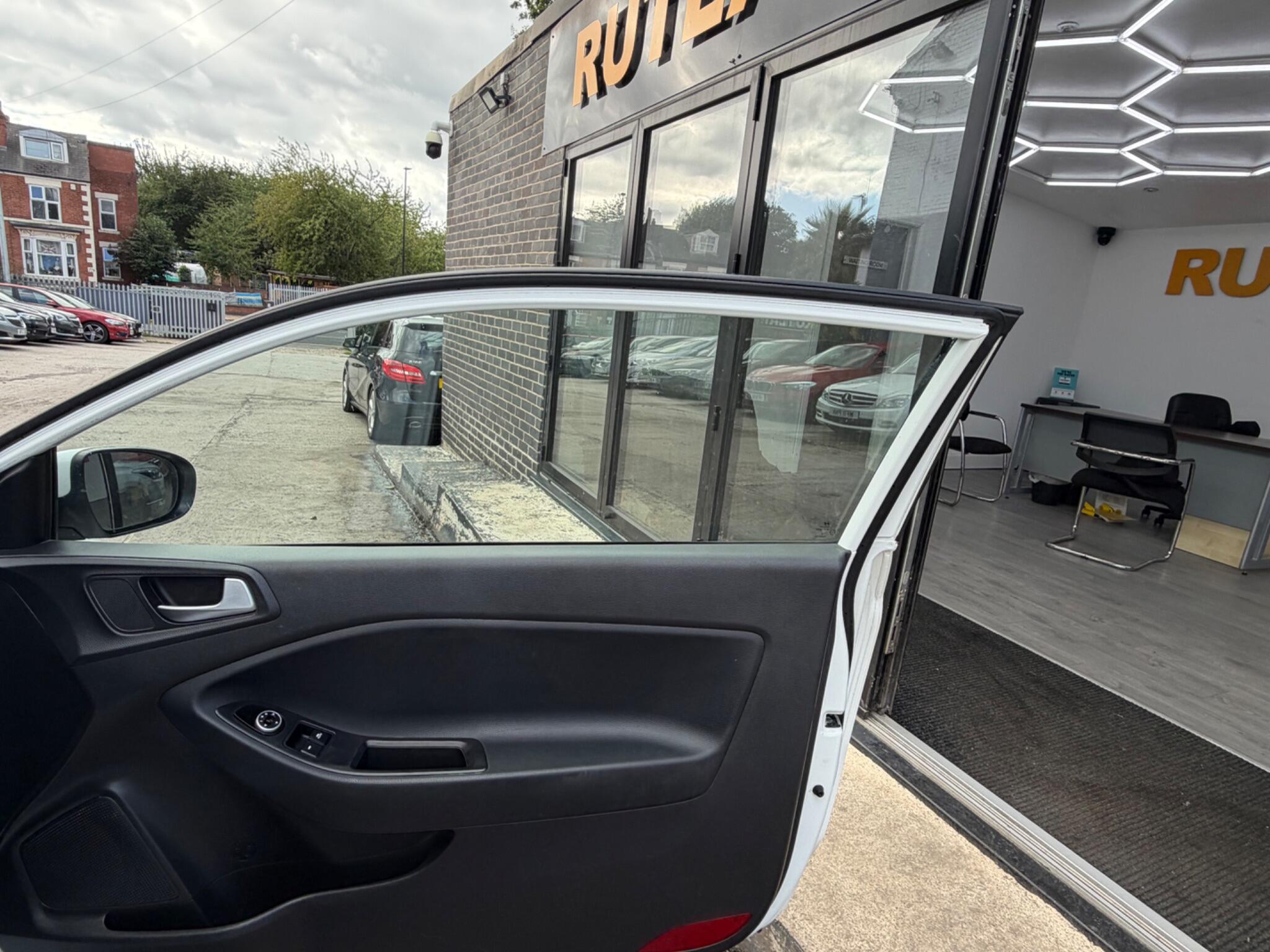 Hyundai I20 view 9