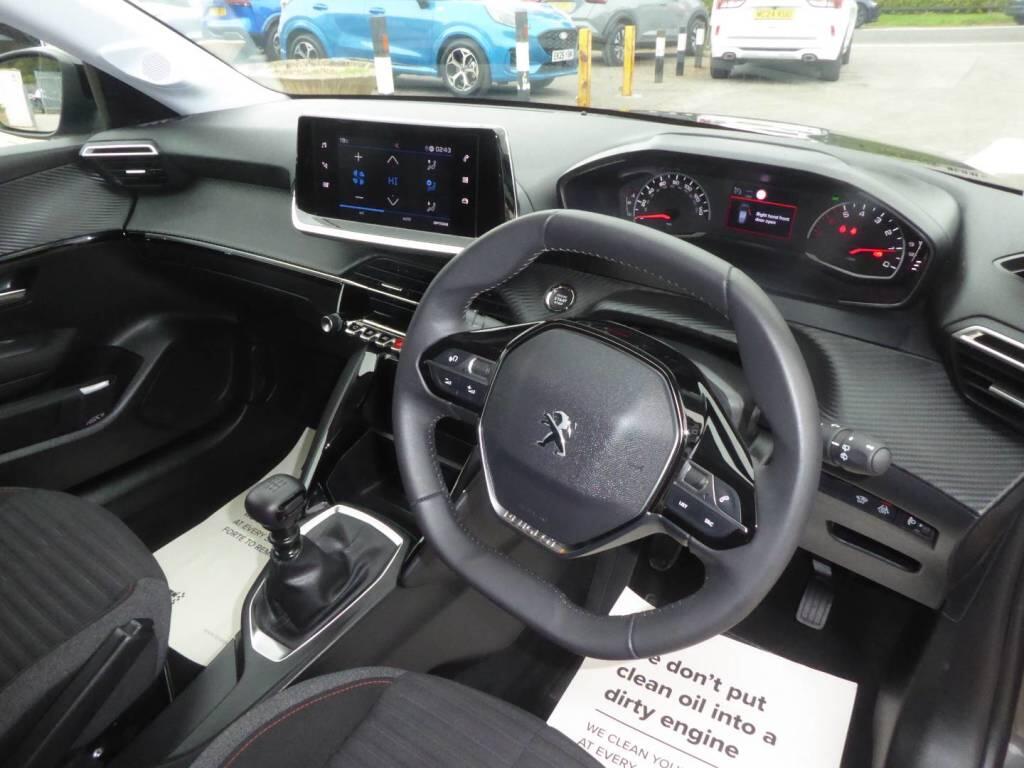 Peugeot 208 view 12