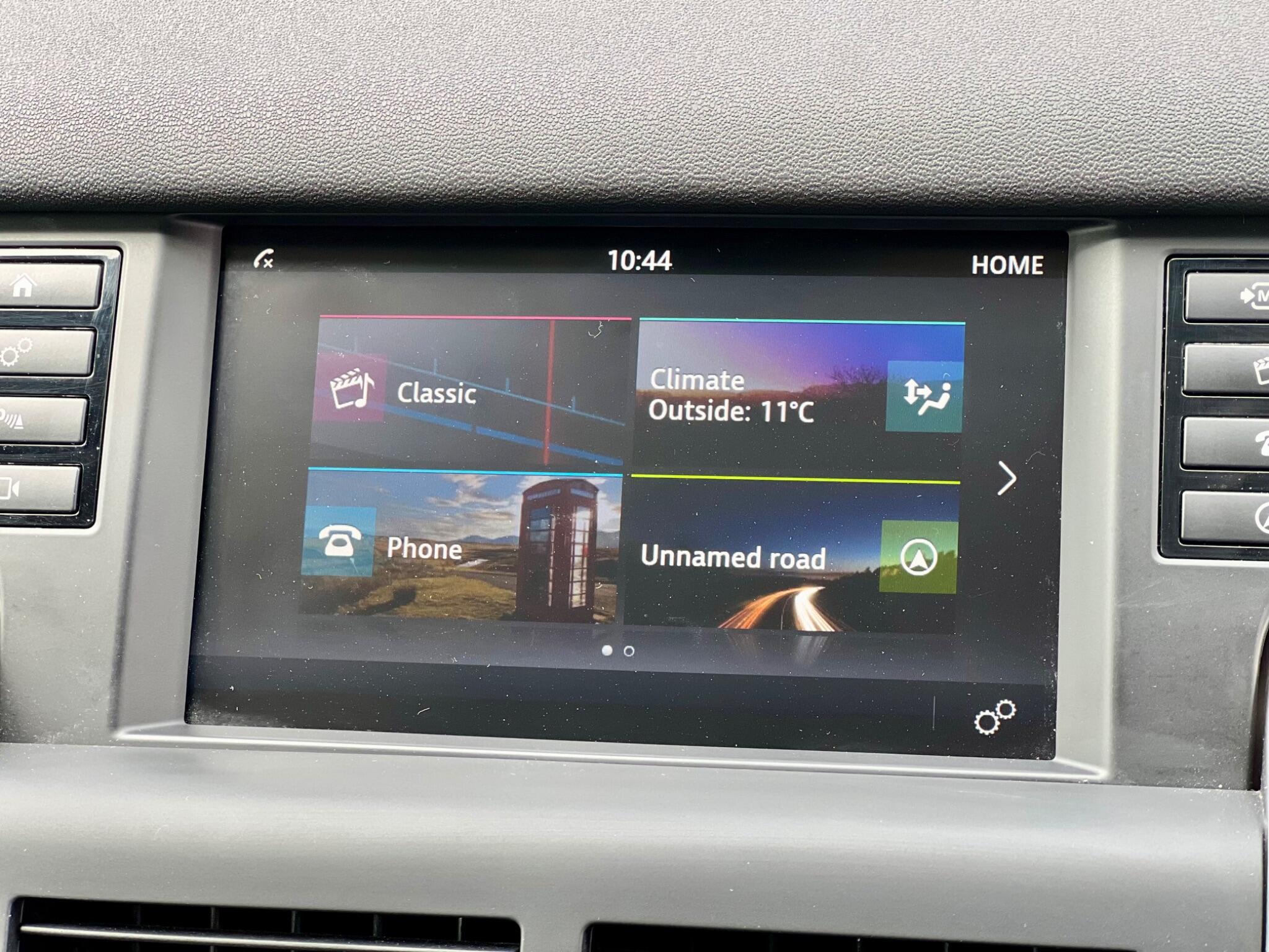 Land Rover Discovery Sport view 37