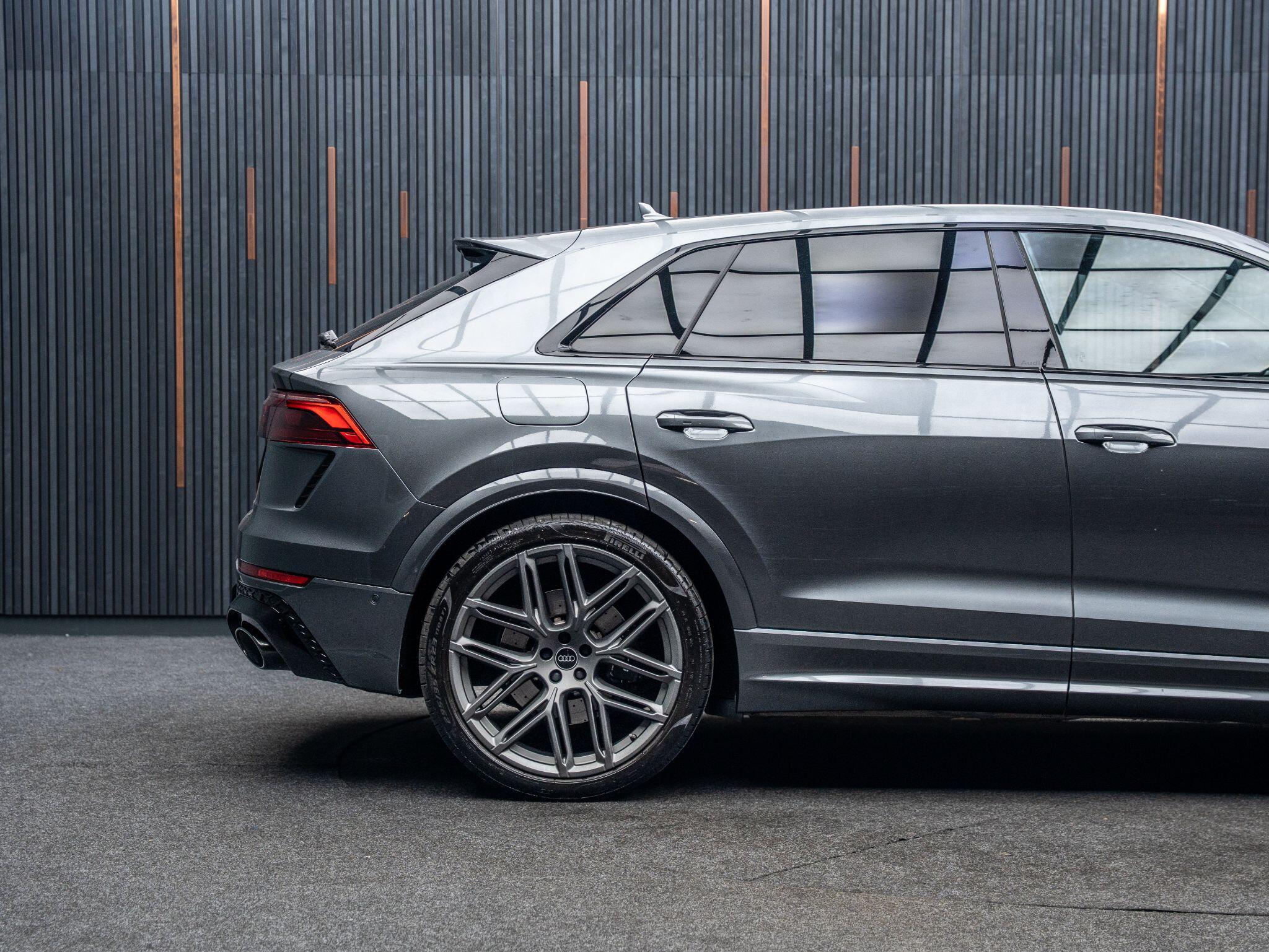 Audi RS Q8 view 17