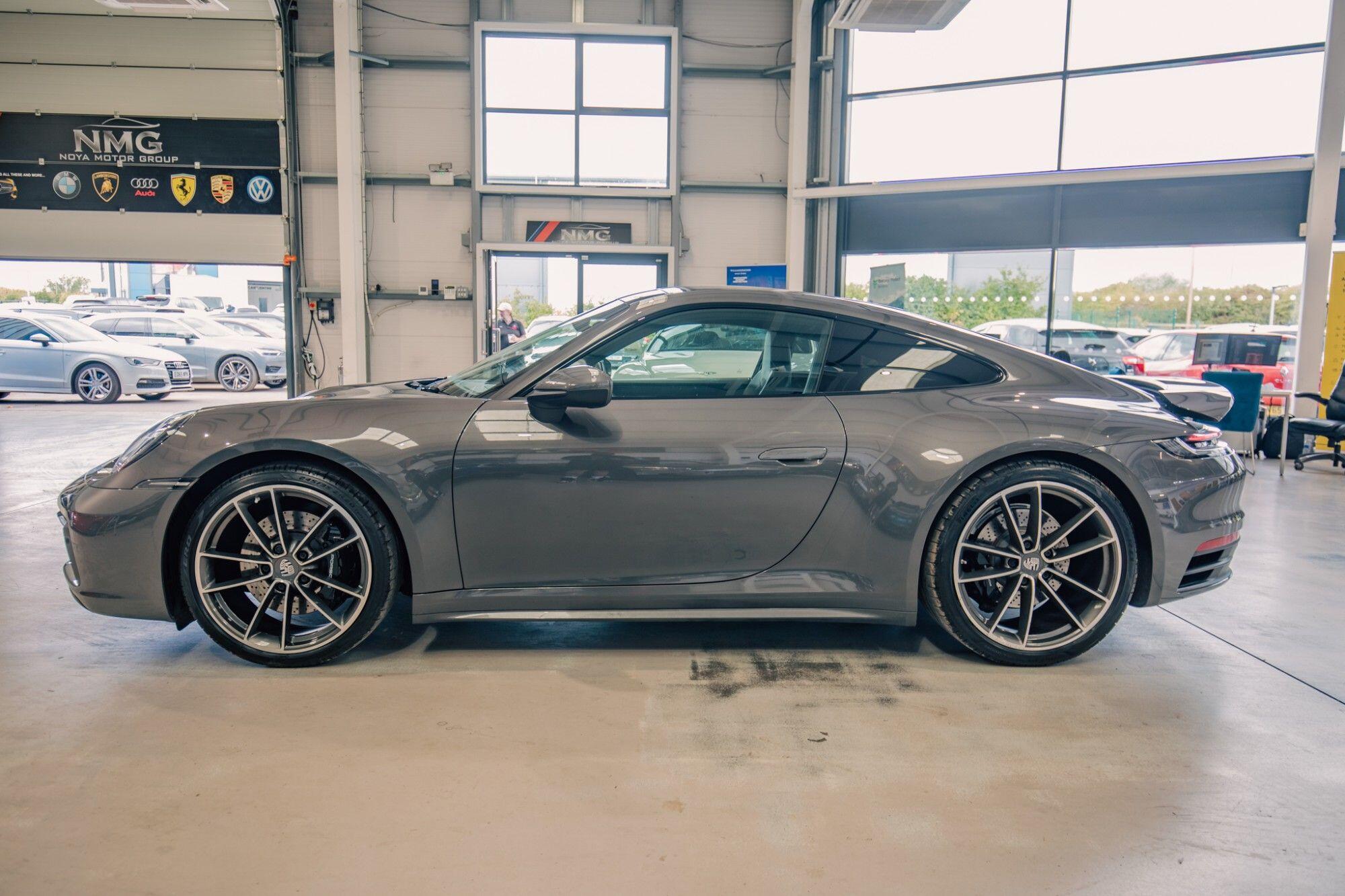 Porsche 911 view 44