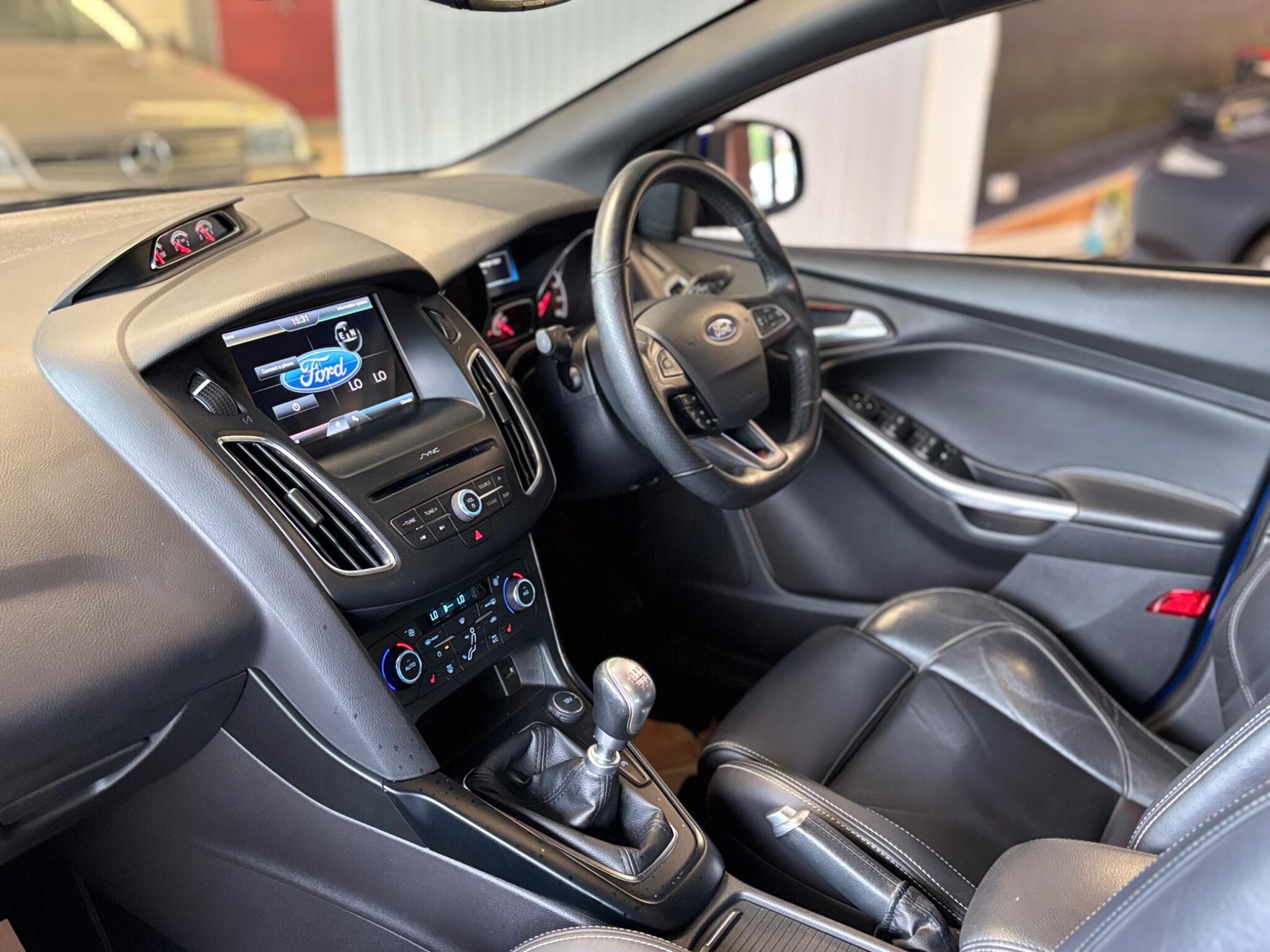 Ford Focus view 14