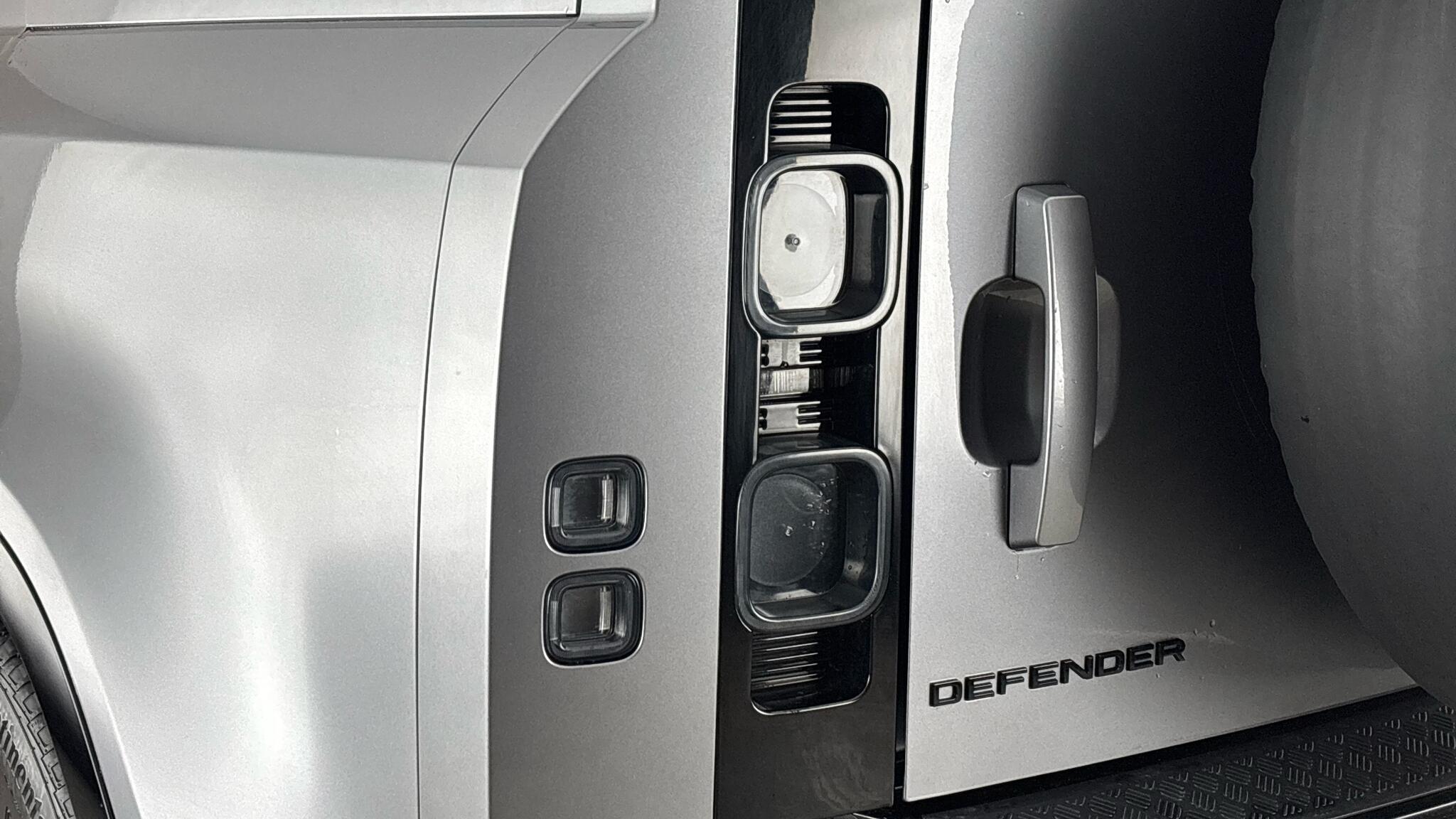 Land Rover Defender view 20