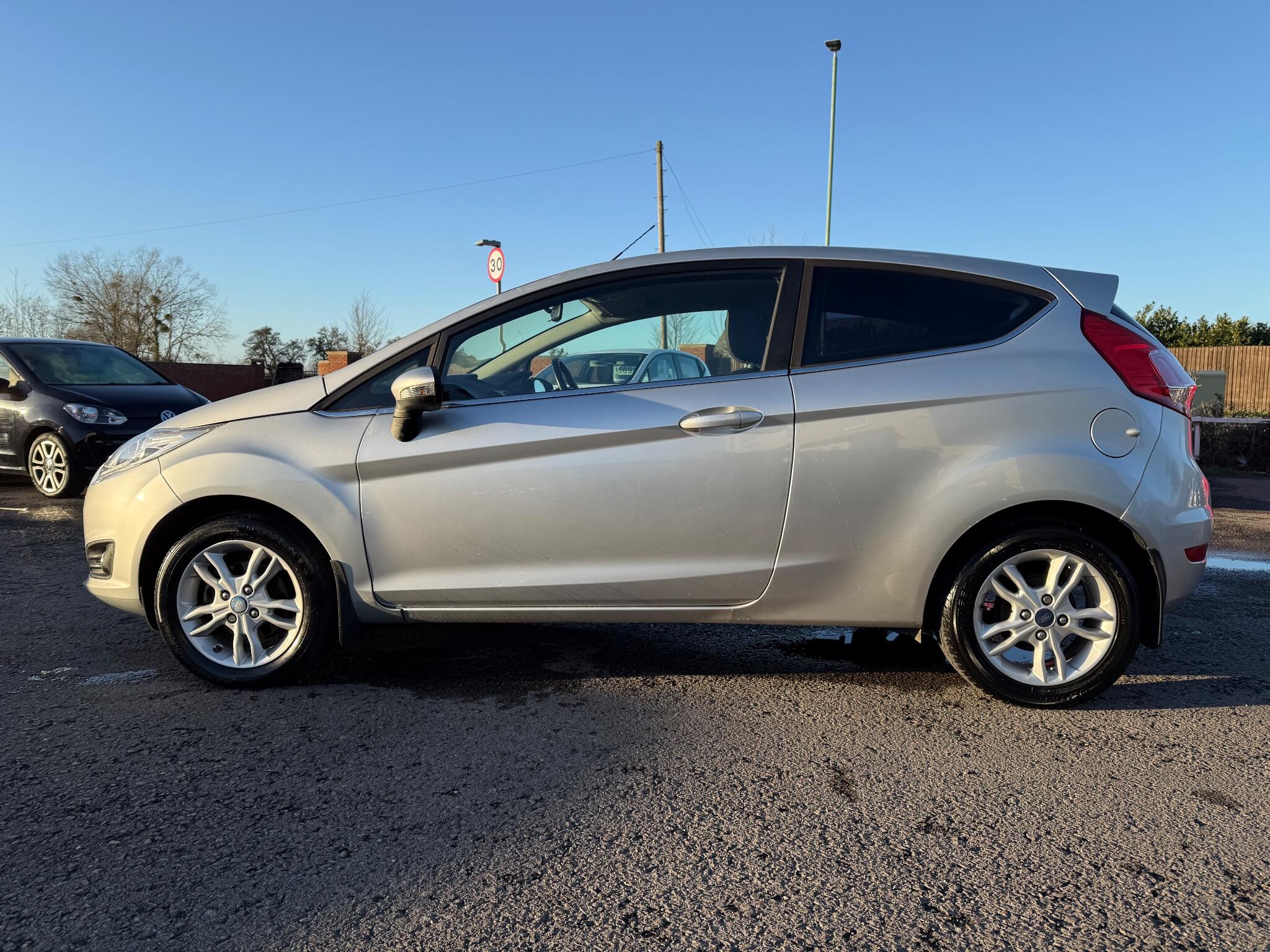 2015 Ford Fiesta 1.25 Zetec Euro 6 3dr • 82,544 miles image 4