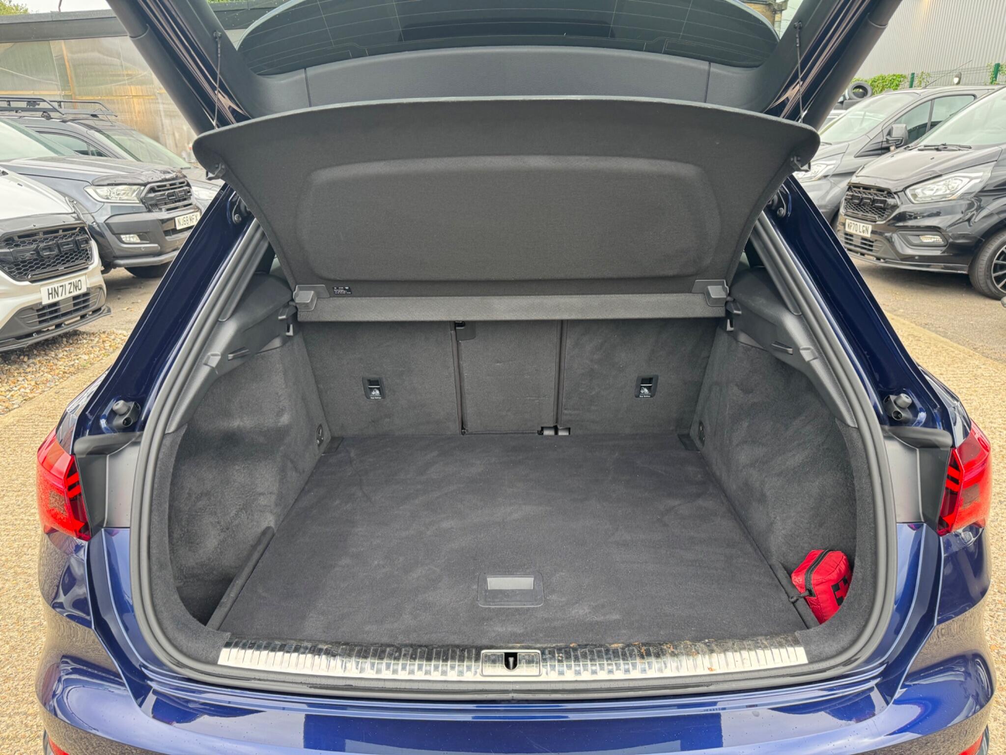 Audi Q3 view 47
