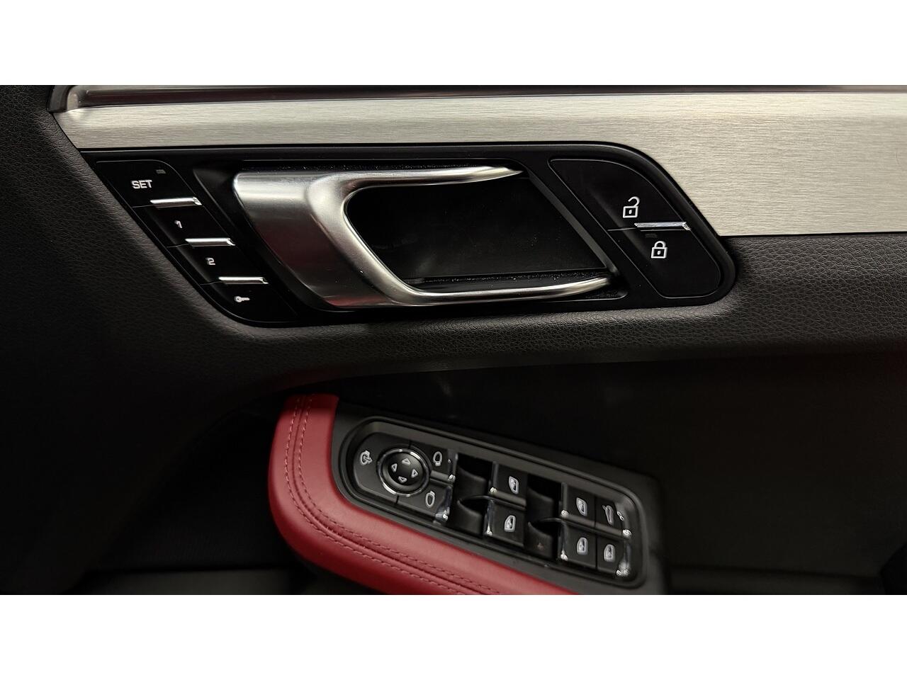 Porsche Macan view 26