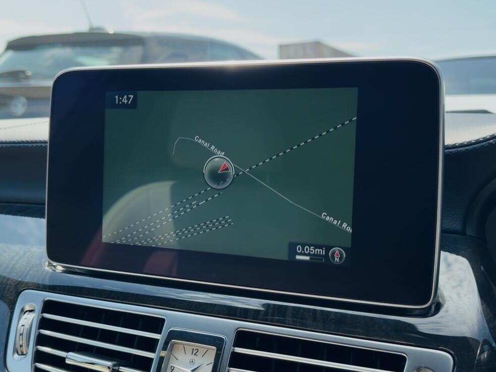 Mercedes-Benz CLS view 18