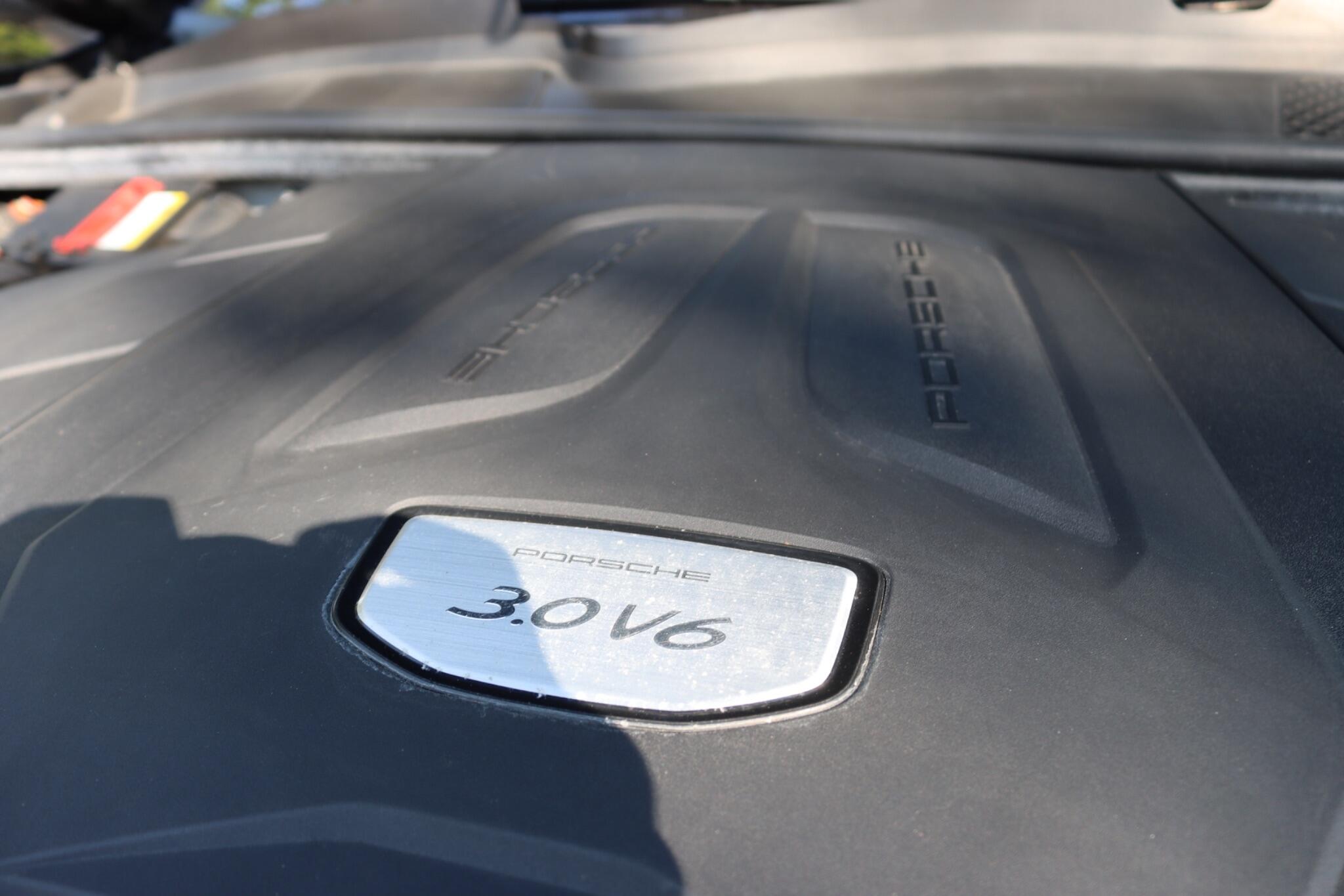 Porsche Cayenne view 59