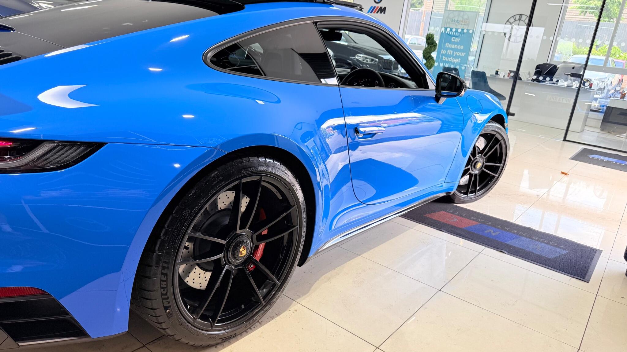 Porsche 911 view 27