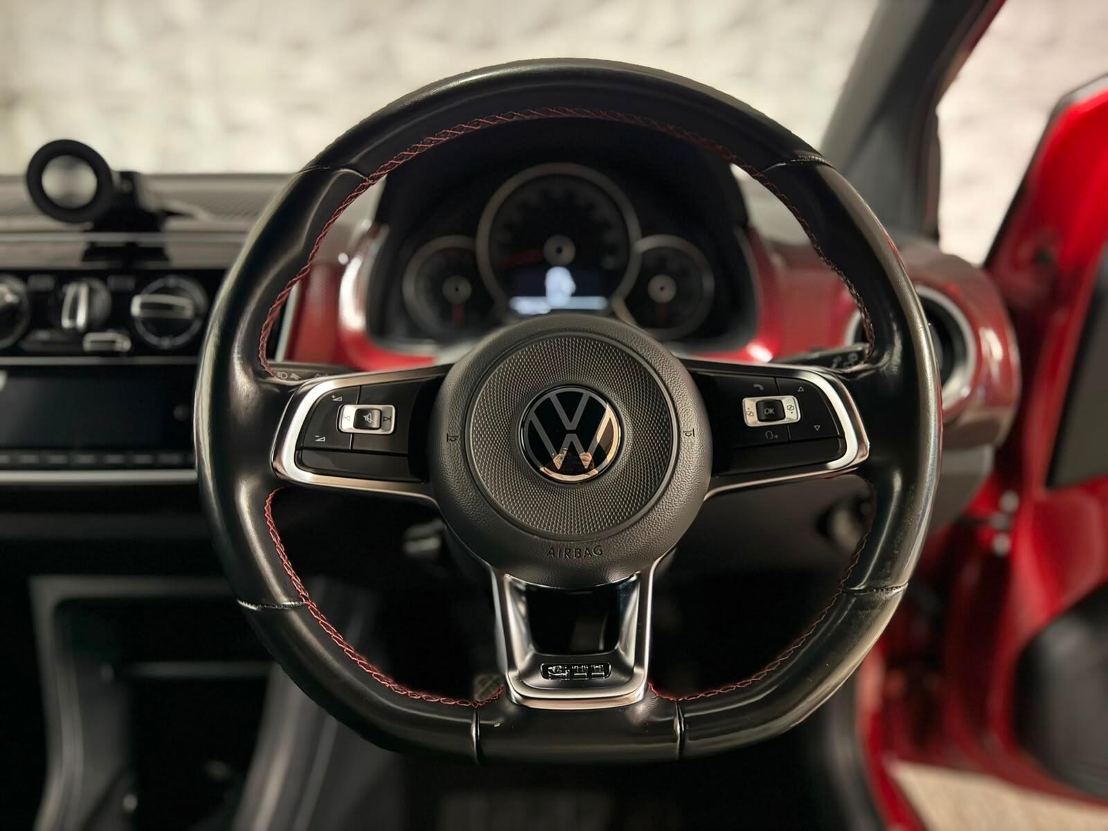 Volkswagen Up! view 30