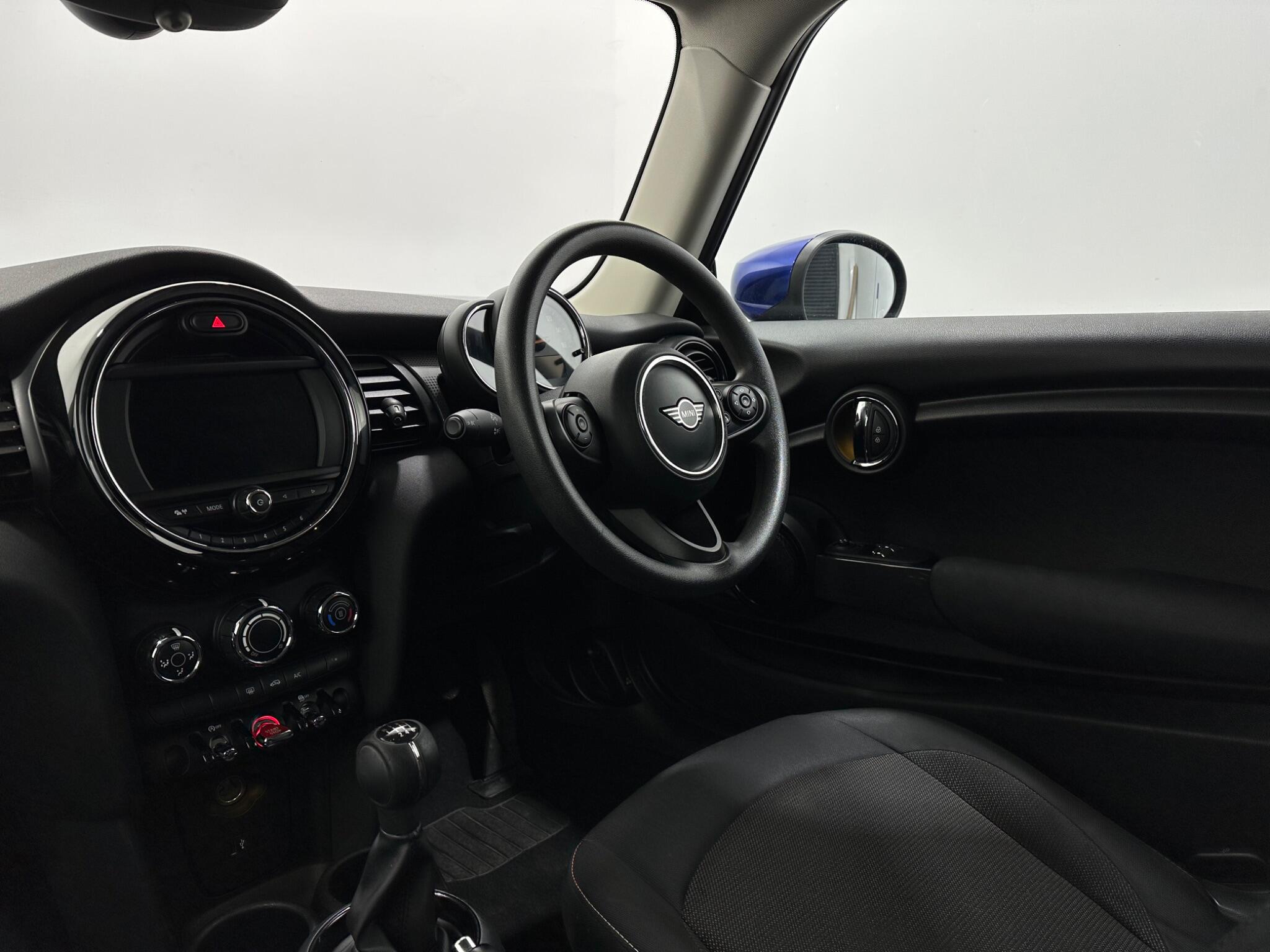Mini Hatch view 29