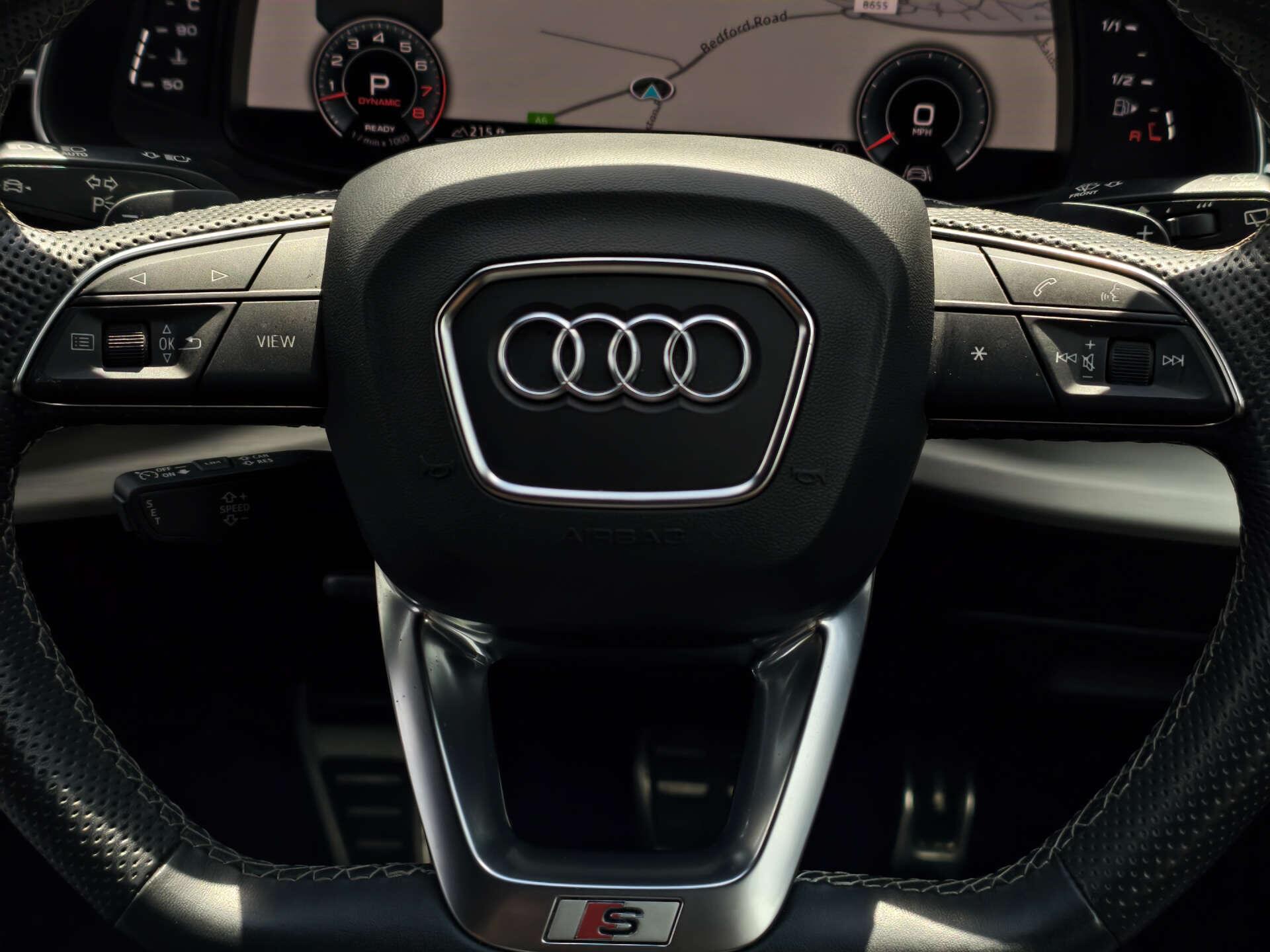 Audi Q8 view 40