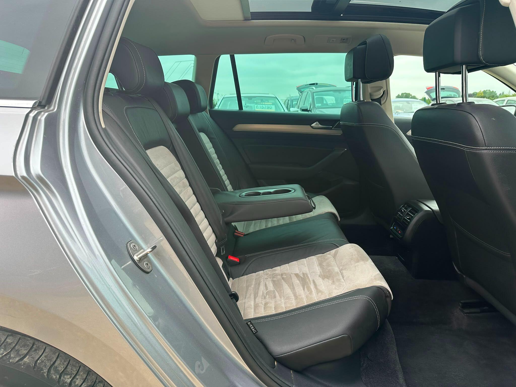 Volkswagen Passat view 11