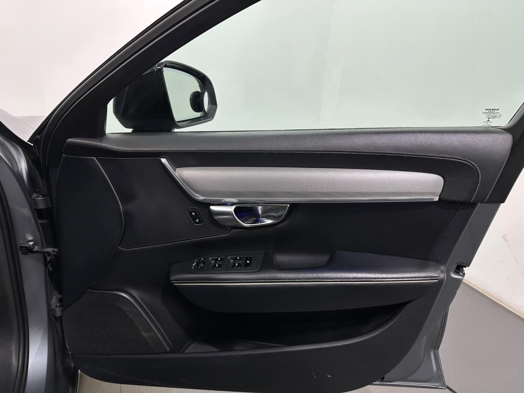 Volvo S90 view 33