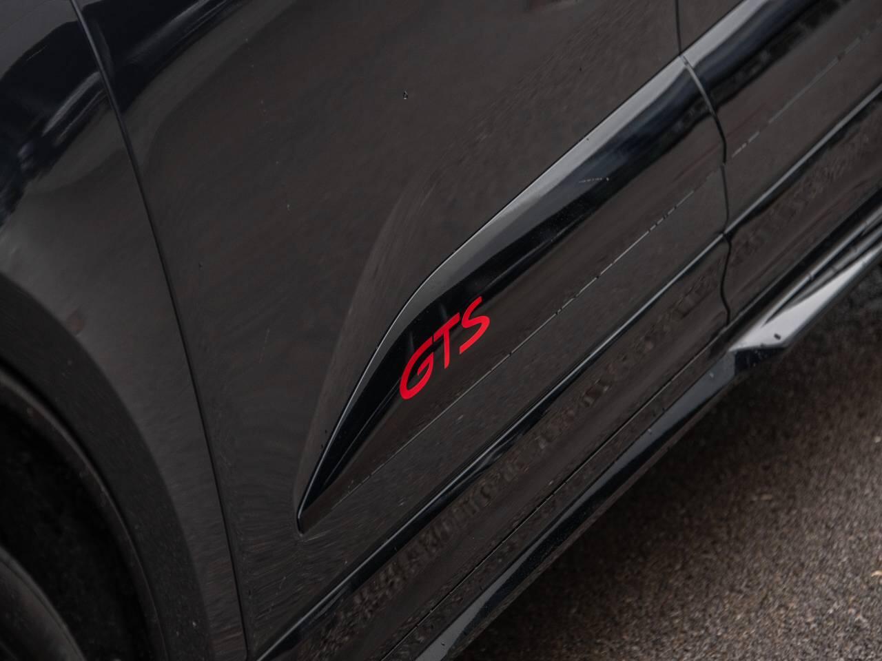 Porsche Macan view 19