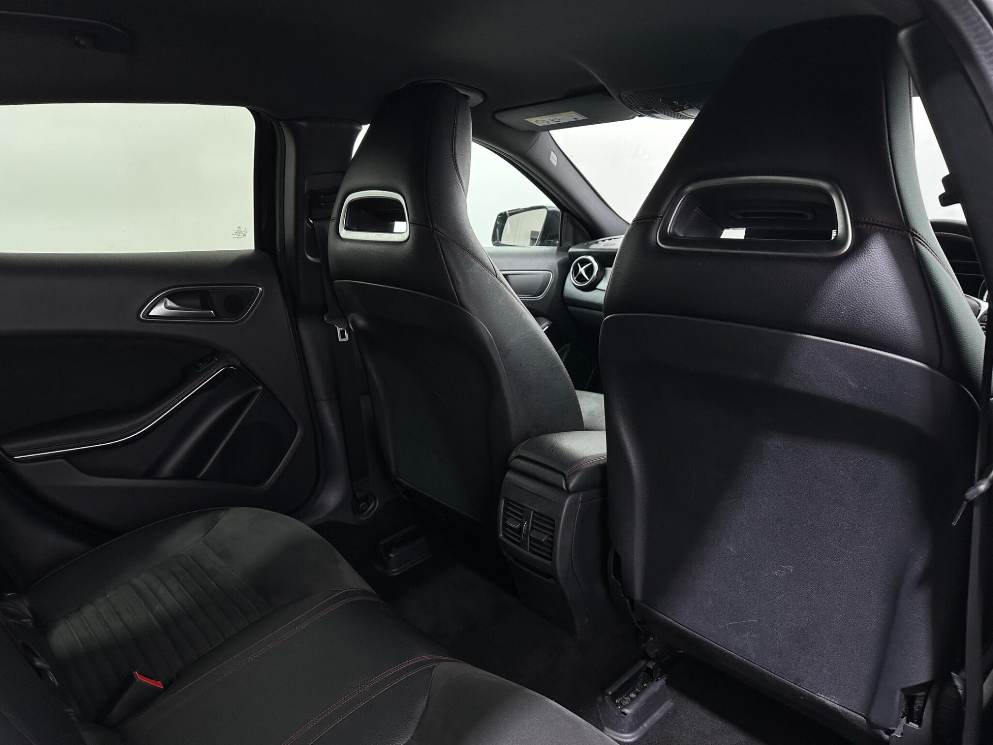 Mercedes-Benz Gla view 41