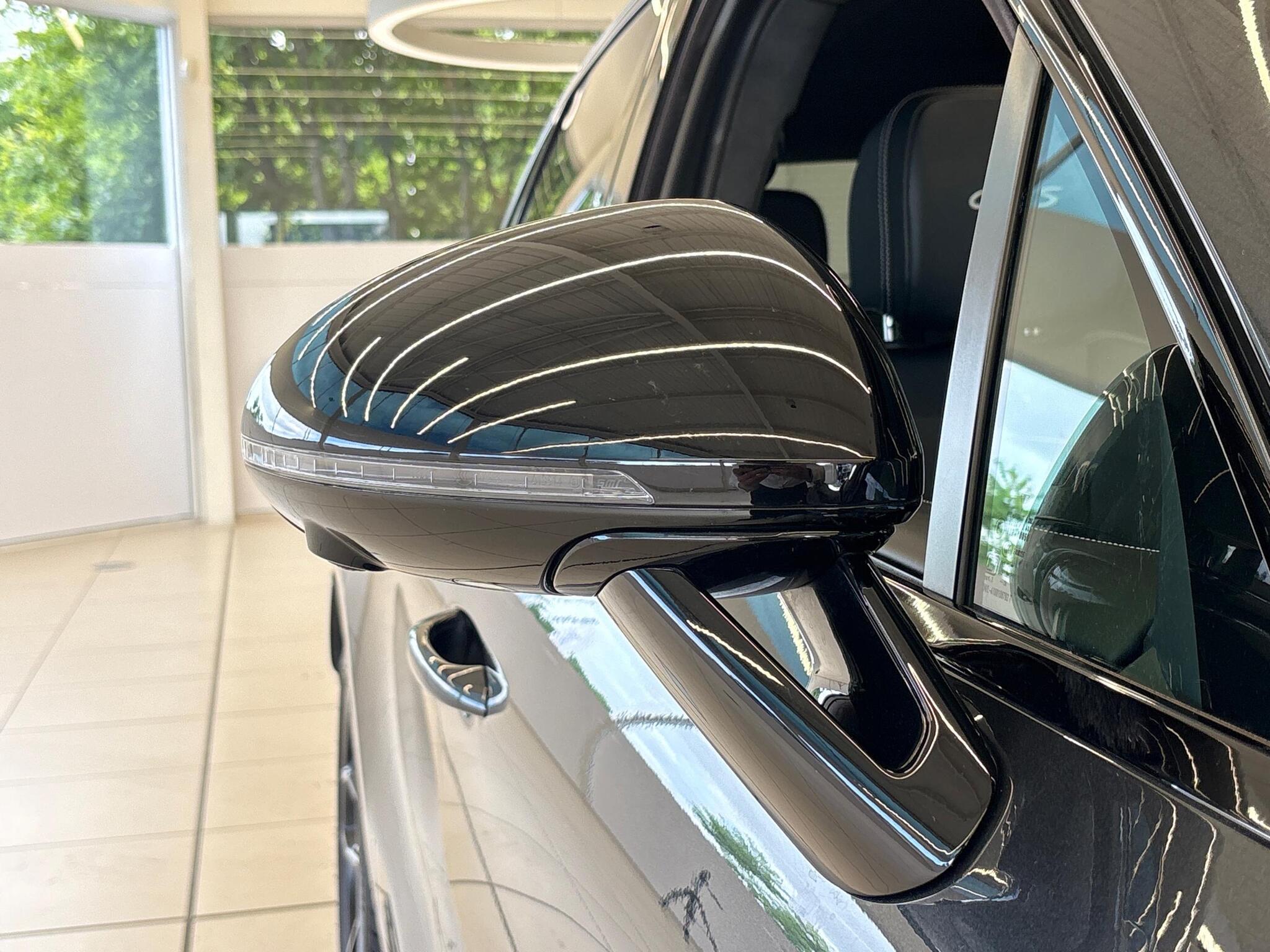 Porsche Macan view 22