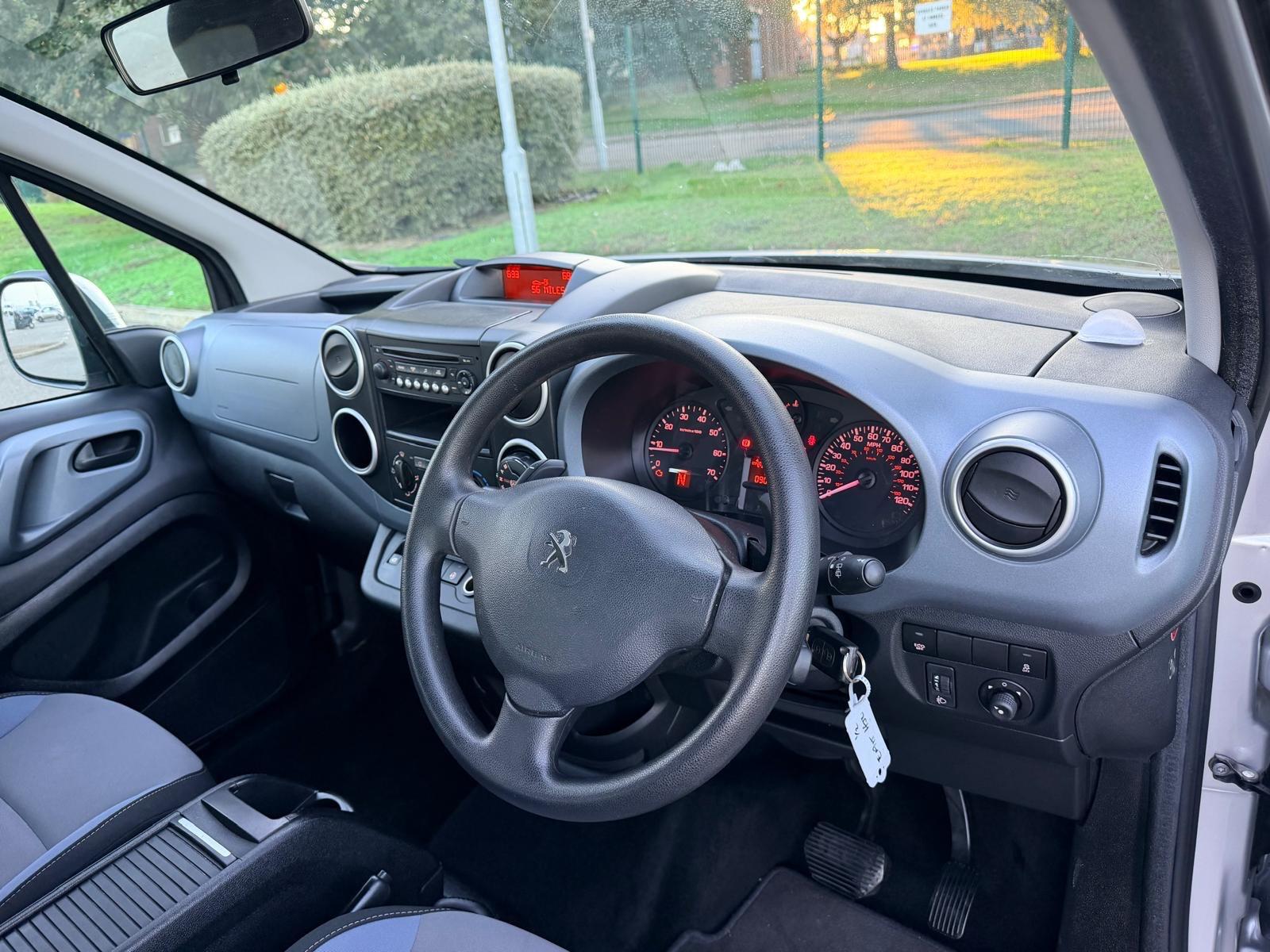 Peugeot Partner Tepee view 11