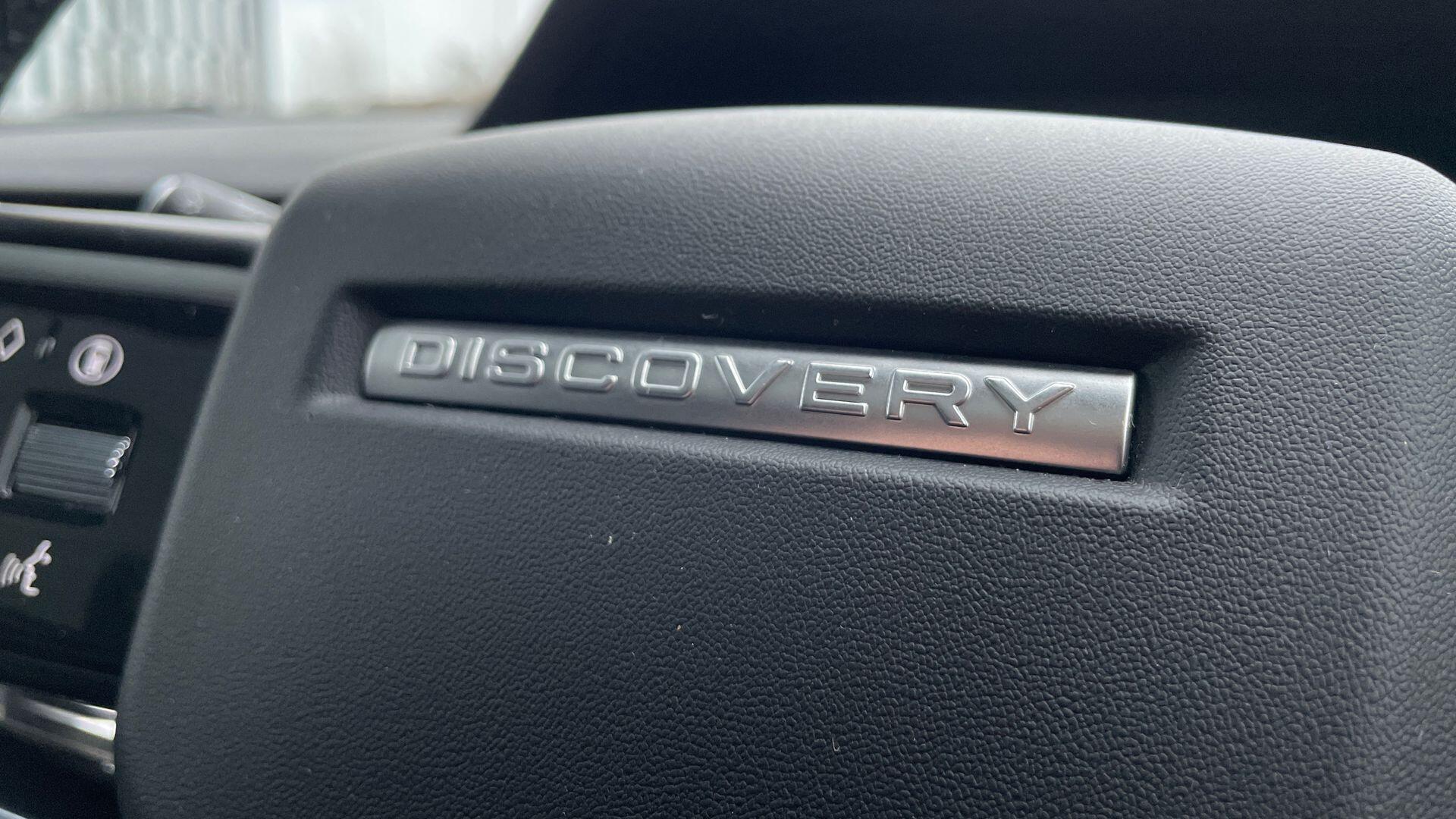 Land Rover Discovery Sport view 44