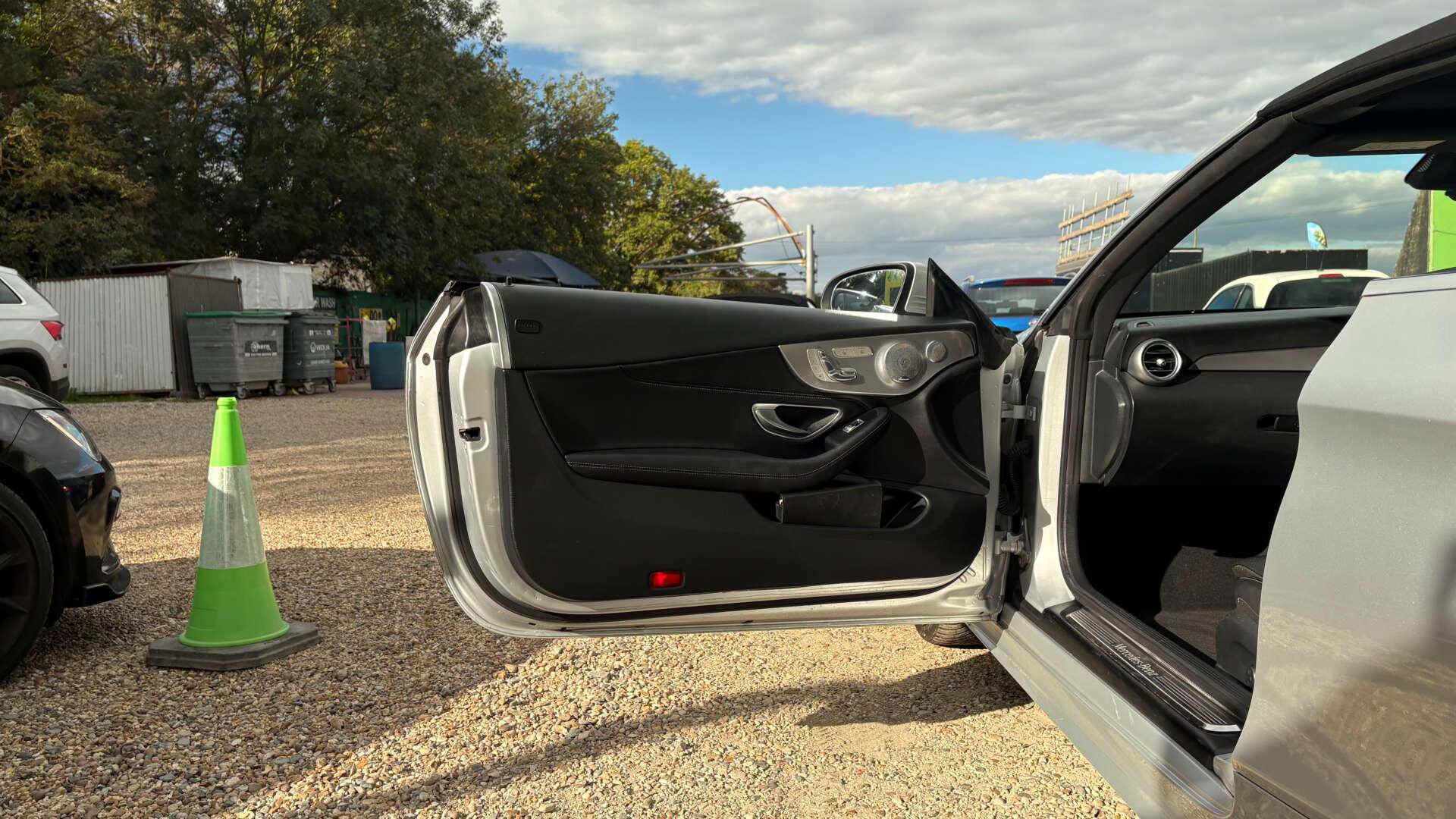 Mercedes-Benz C-Class view 30