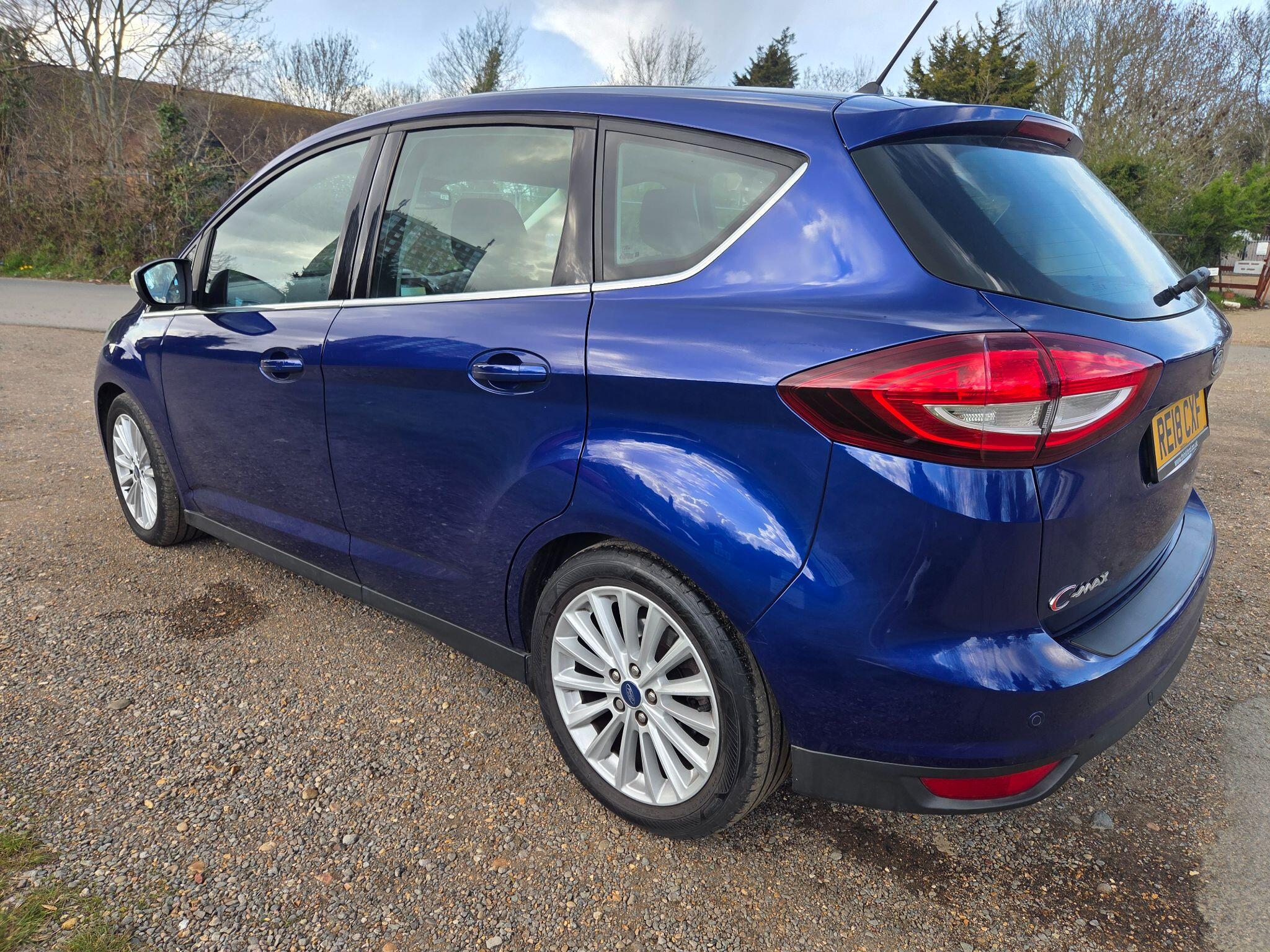 Ford C-Max view 4