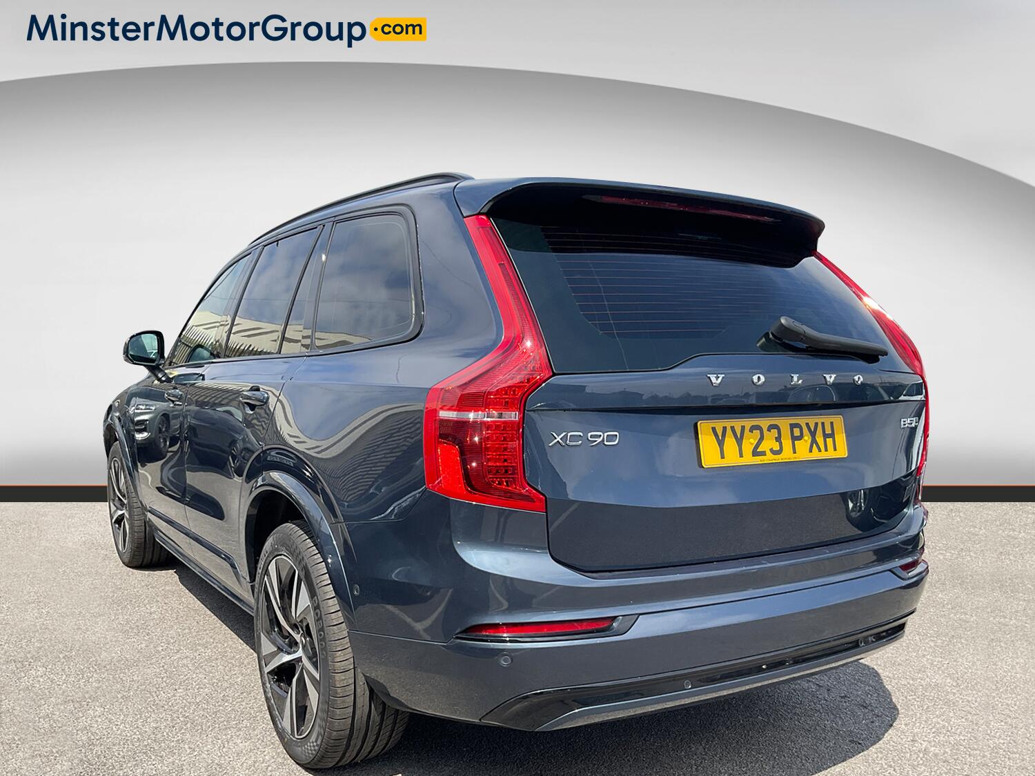 Volvo XC90 view 4