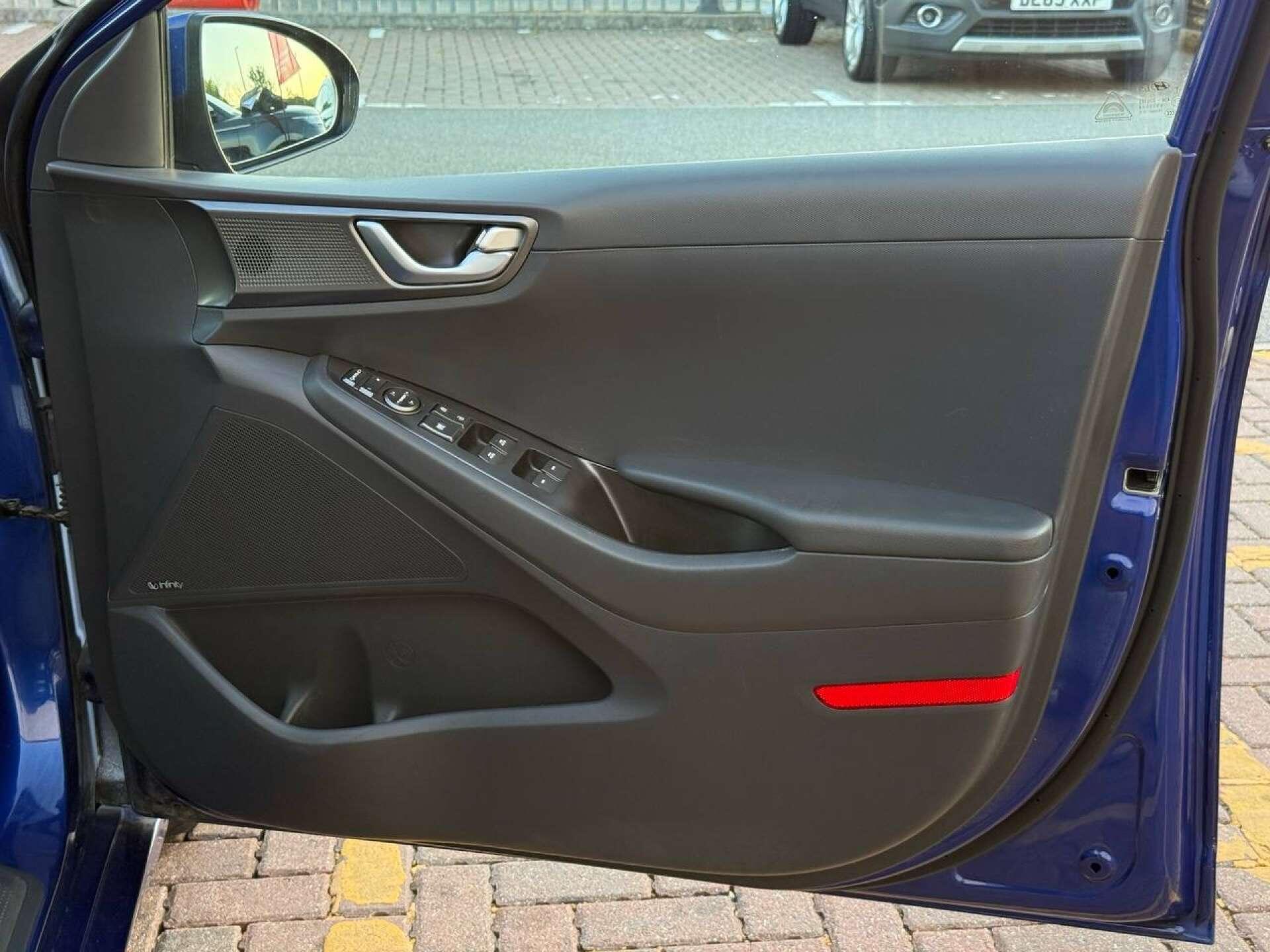 Hyundai Ioniq view 18