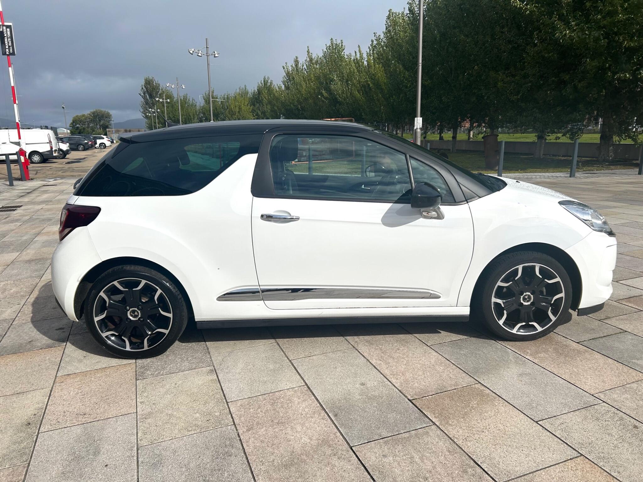DS Automobiles DS 3 view 13