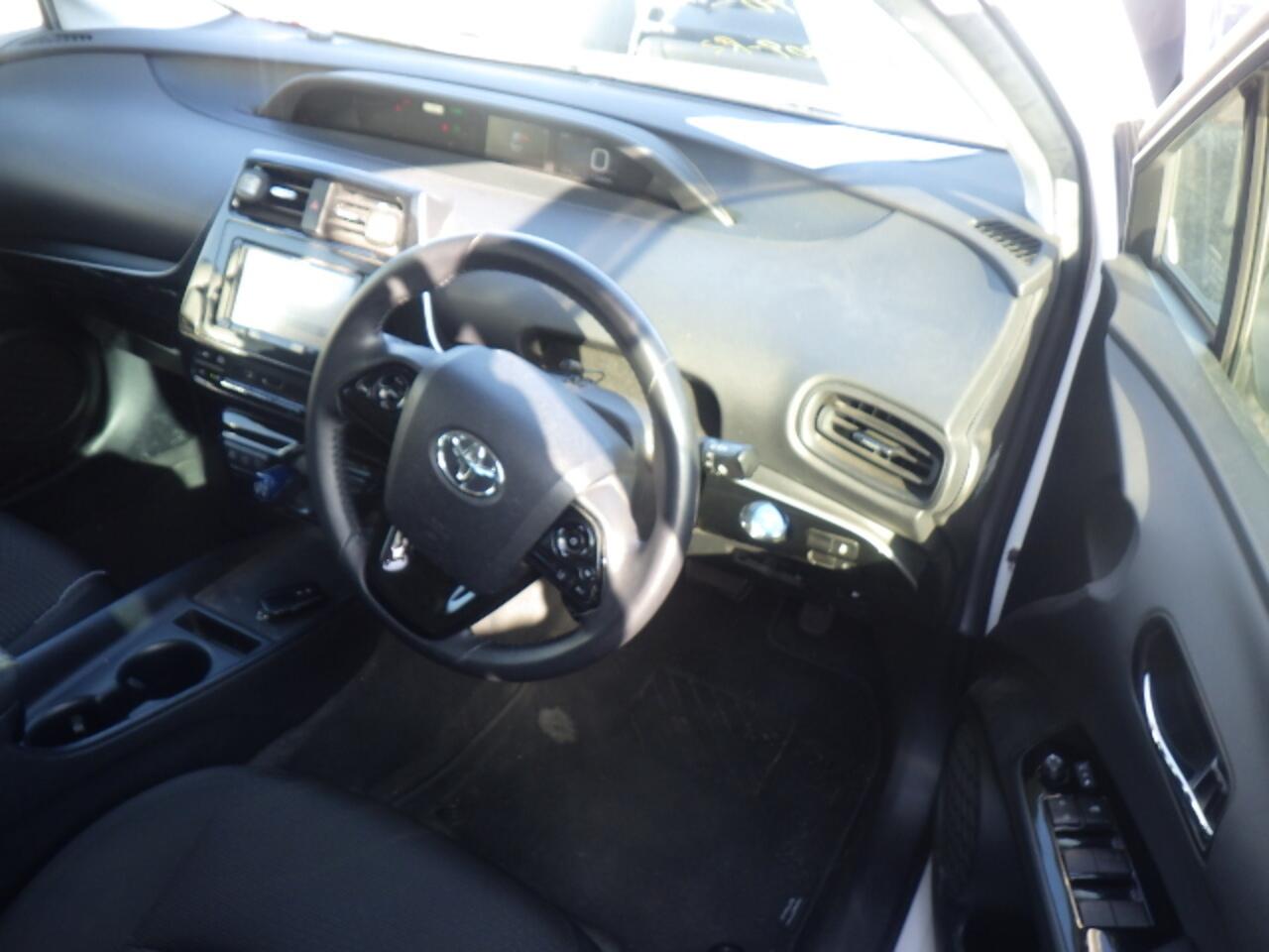 Toyota Prius view 6