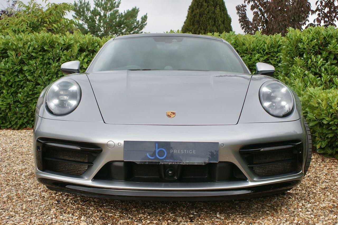 Porsche 911 view 5