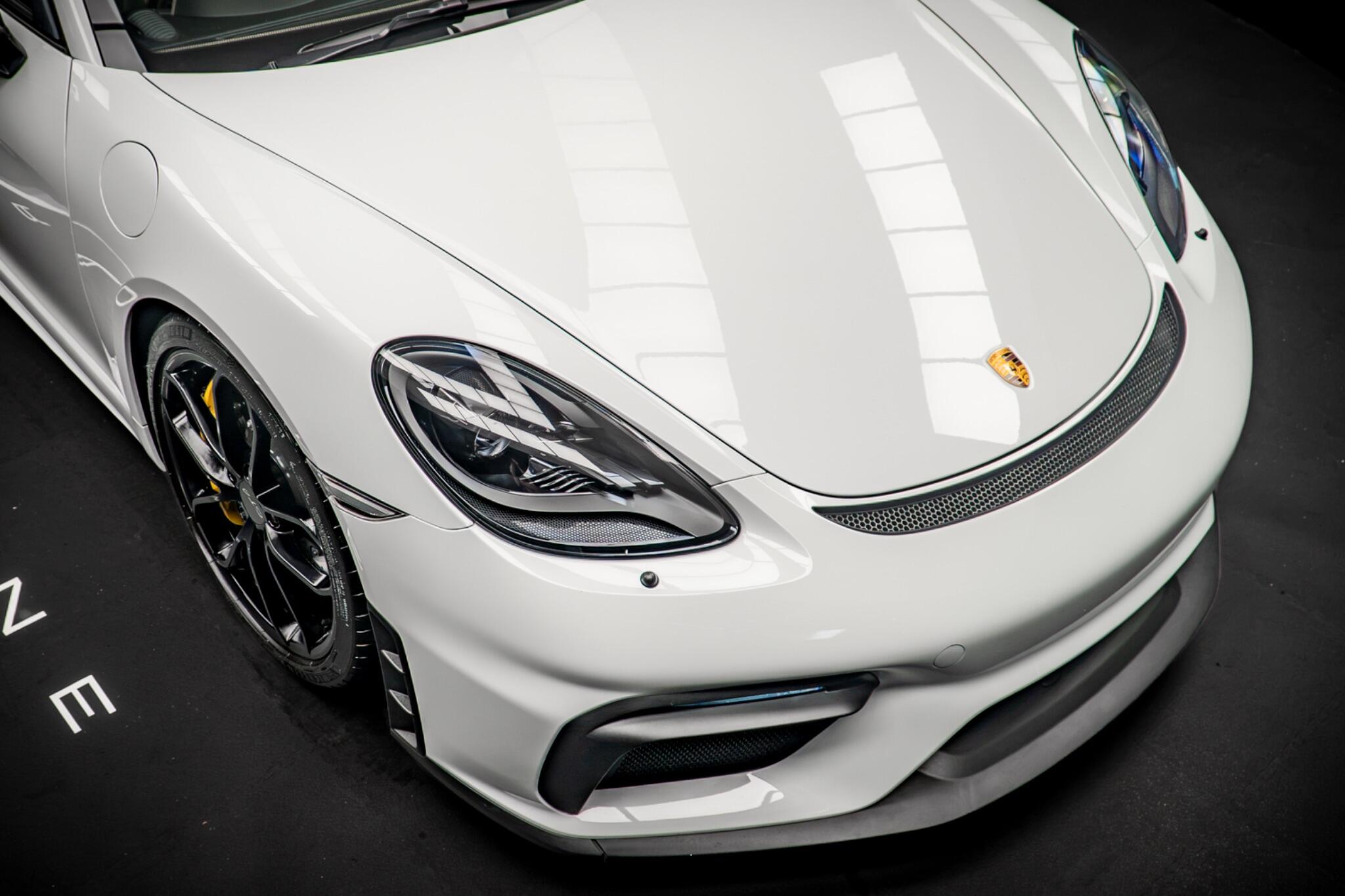 Porsche Cayman view 11