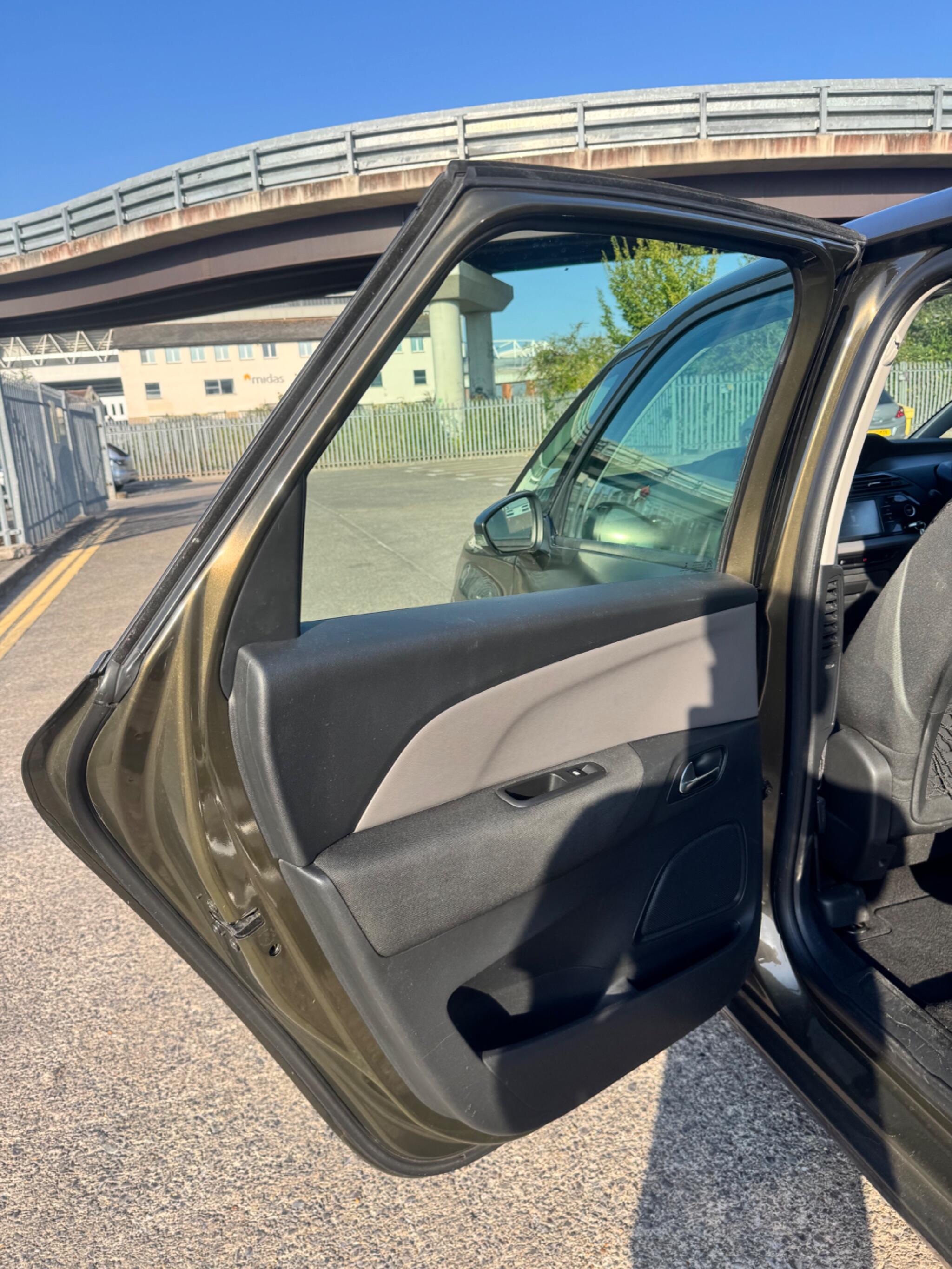 Citroen C4 Picasso view 35