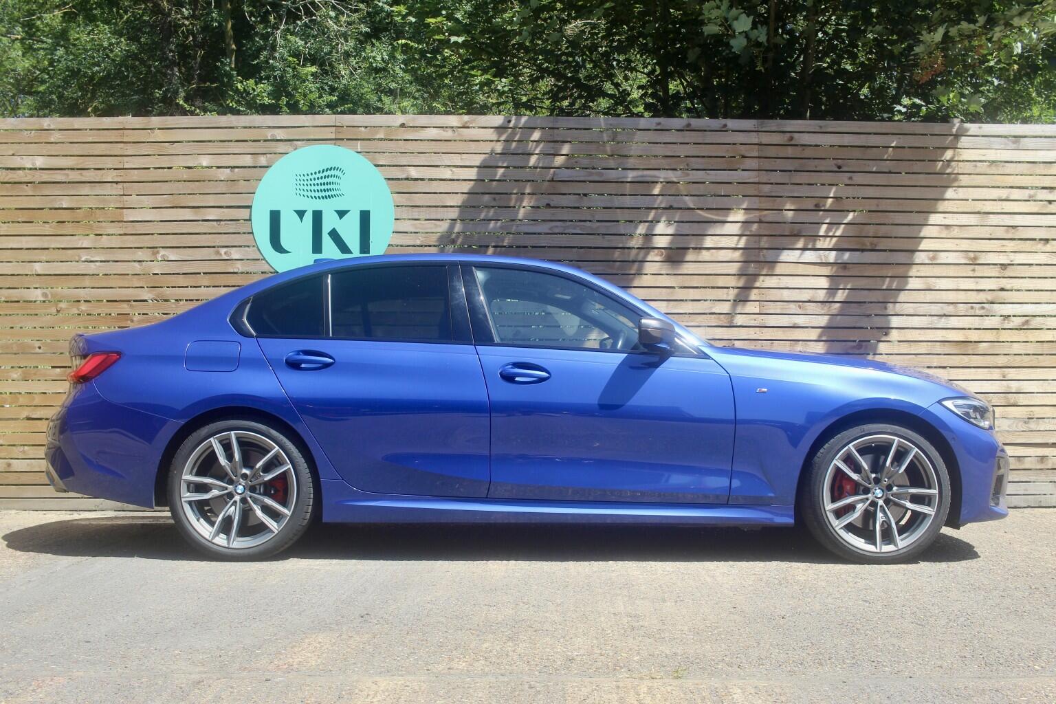 BMW 3 Series view 5