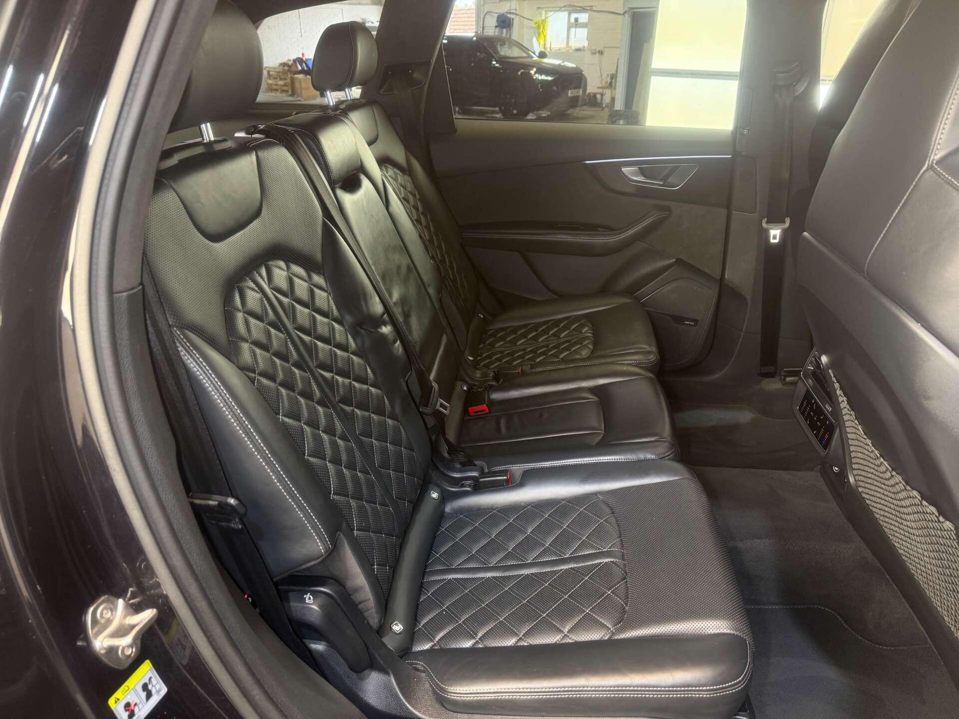 Audi SQ7 view 18