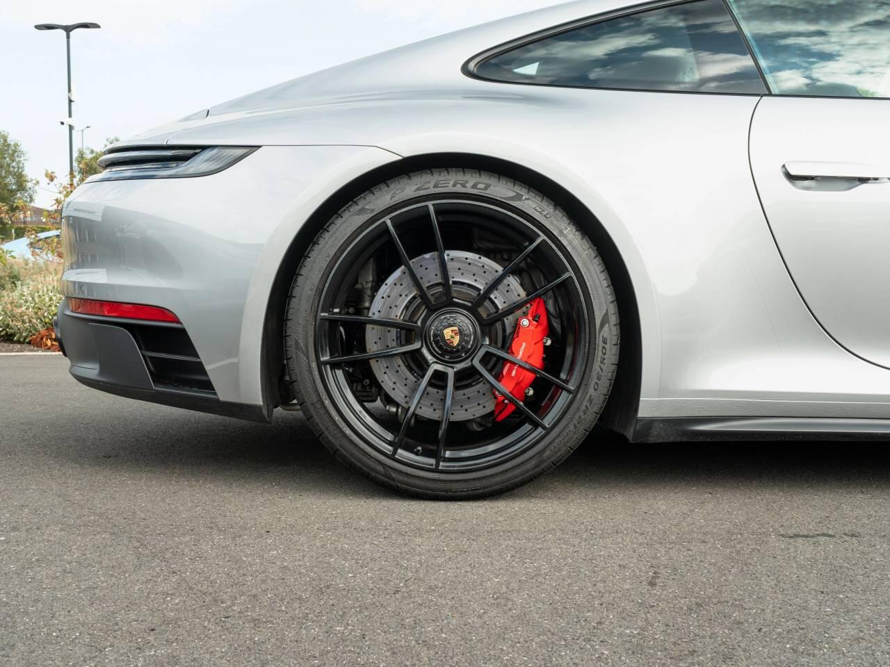Porsche 911 view 12