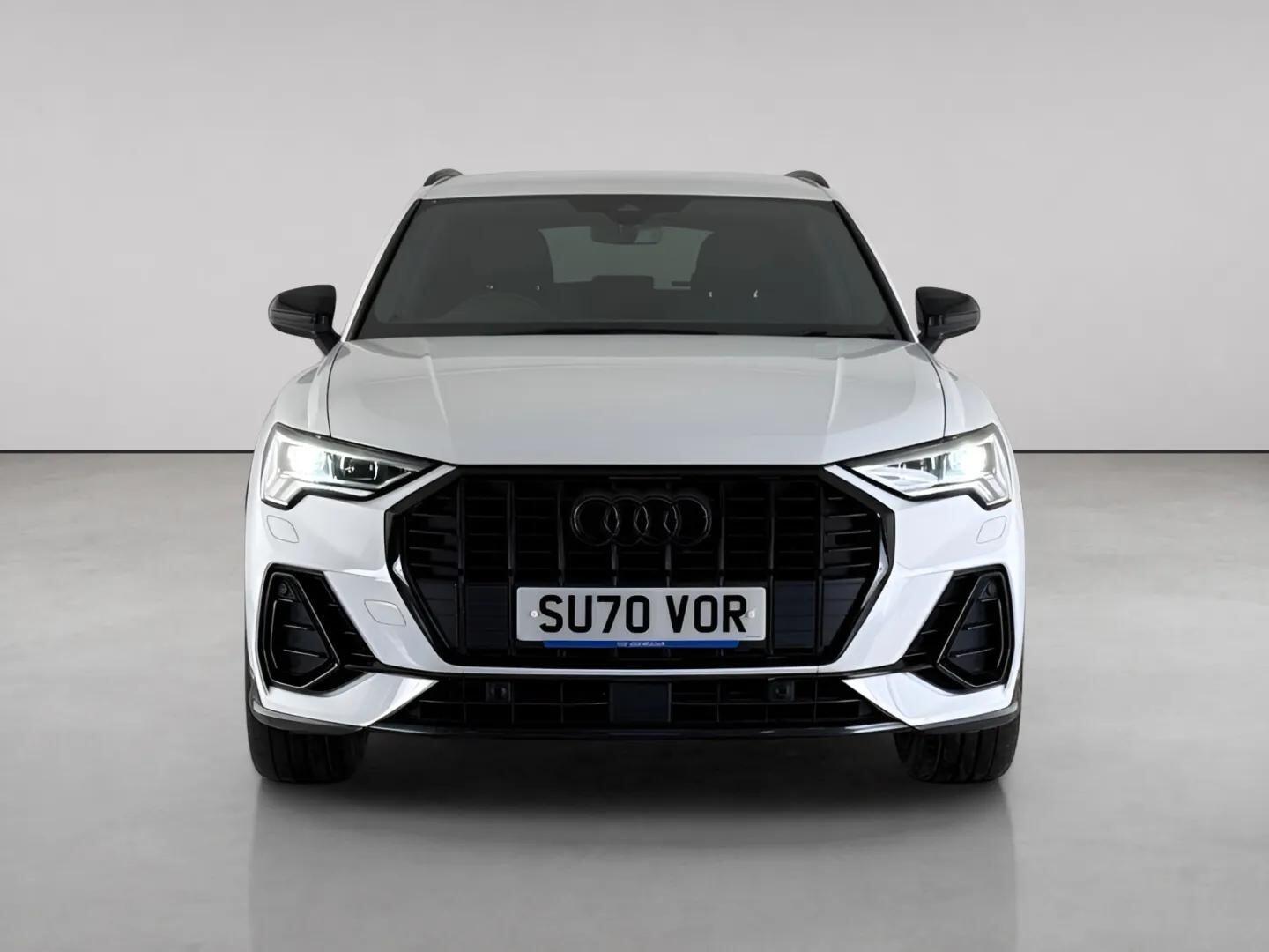 Audi Q3 view 5