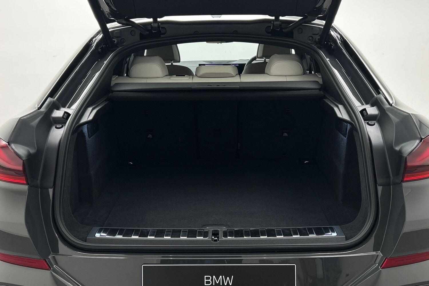 BMW X6 view 13