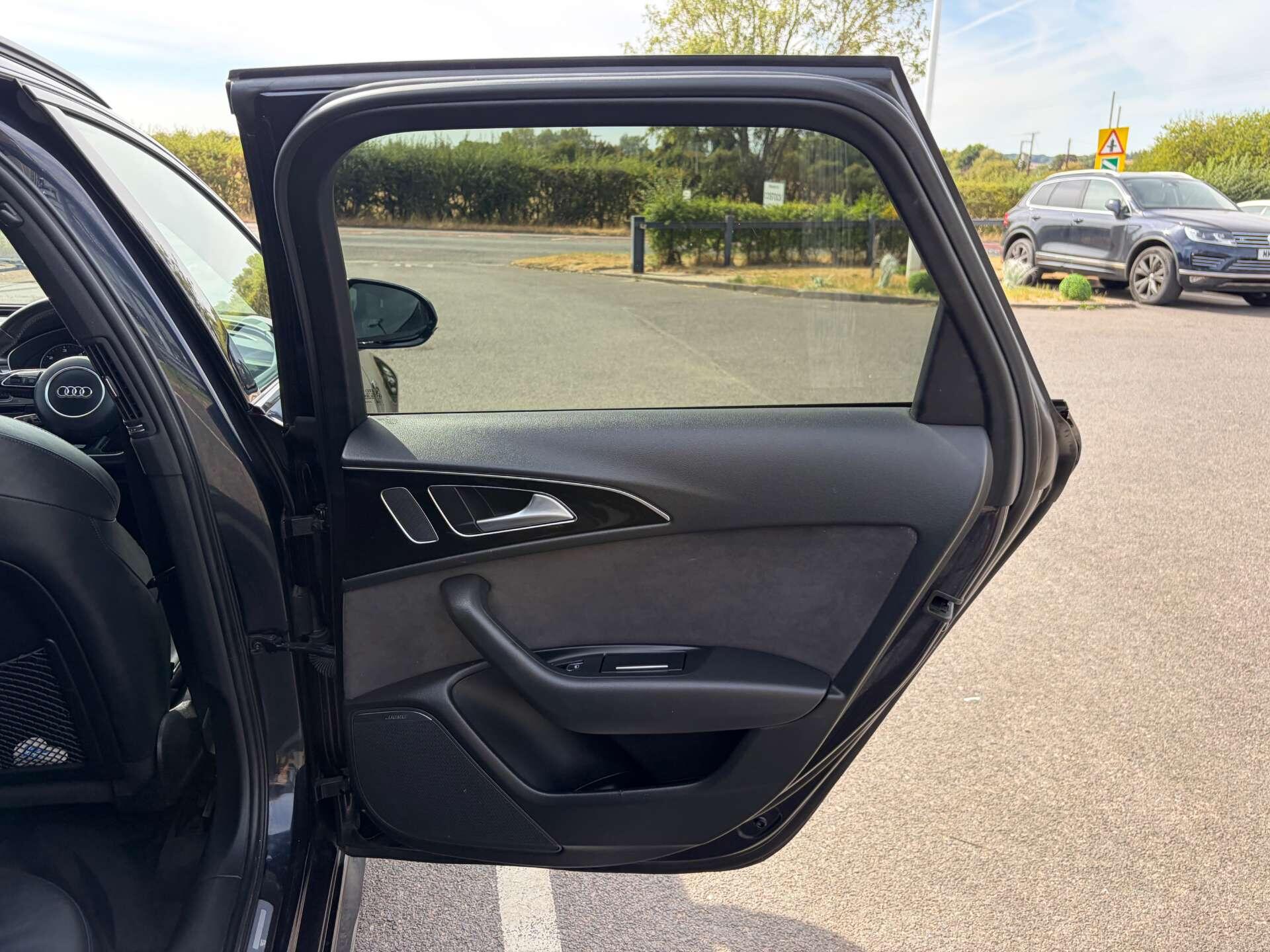 Audi A6 view 27